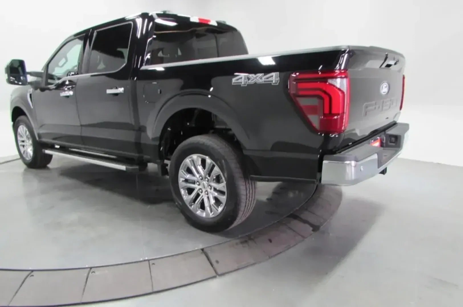 2024 Ford F-150 LARIAT (1FTFW5L81RK) with an 3.5L V6 Turbocharged engine, located at 12836 Highway 21, De Soto, MO, 63020, (636) 337-7777, 38.151867, -90.575615 - **Unleash Your Adventurous Spirit with the 2024 Ford F-150 LARIAT Perfect for Every Lifestyle!**<br /> <br /> Are you ready to elevate your weekends with the perfect blend of power, comfort, and technology? Look no further than the 2024 Ford F-150 LARIAT available at Pettus Ford De Soto, located at - Photo#4