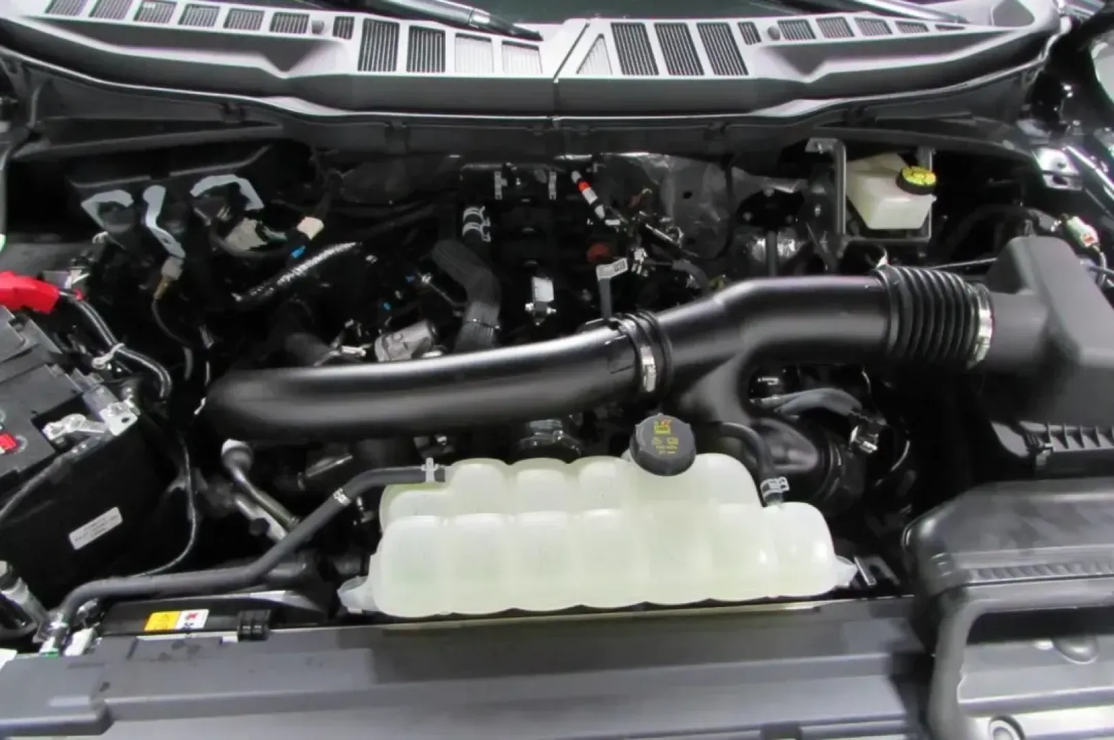 2024 Ford F-150 LARIAT (1FTFW5L81RK) with an 3.5L V6 Turbocharged engine, located at 12836 Highway 21, De Soto, MO, 63020, (636) 337-7777, 38.151867, -90.575615 - **Unleash Your Adventurous Spirit with the 2024 Ford F-150 LARIAT Perfect for Every Lifestyle!**<br /> <br /> Are you ready to elevate your weekends with the perfect blend of power, comfort, and technology? Look no further than the 2024 Ford F-150 LARIAT available at Pettus Ford De Soto, located at - Photo#7