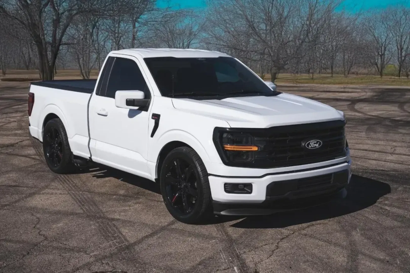 2024 Ford F-150 XL (1FTMF1L55RK) with an 5.0L engine, Automatic transmission, located at 12836 Highway 21, De Soto, MO, 63020, (636) 337-7777, 38.151867, -90.575615 - **Unleash Your Adventures with the 2024 Ford F-150 XL at Pettus Ford De Soto!**<br /> <br /> Are you ready to elevate your driving experience? Whether you're hauling gear for a weekend camping trip, commuting through the bustling streets of De Soto, or navigating off-road trails, the 2024 Ford F-150 - Photo#9