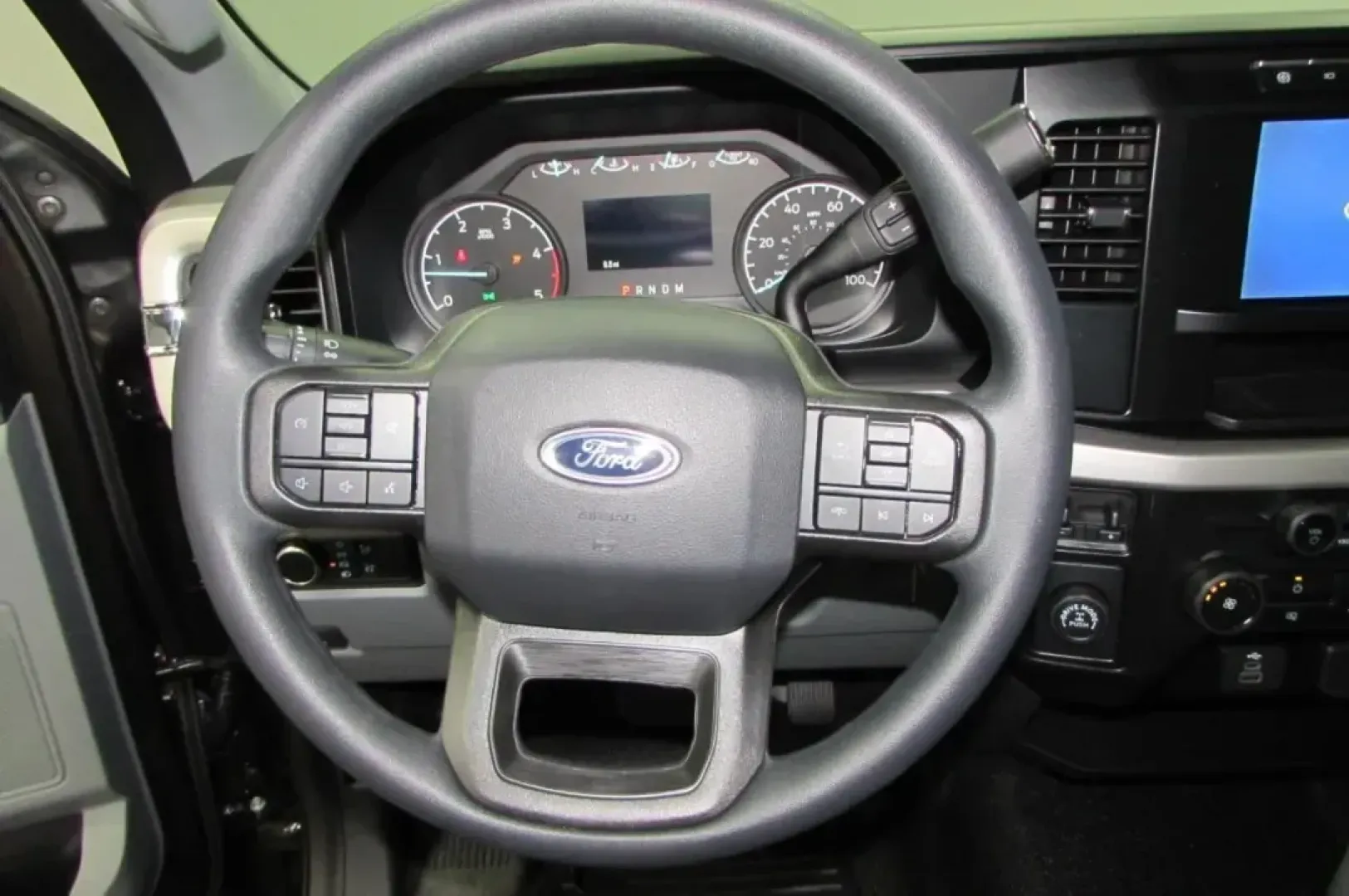 2024 Ford F-350SD XL (1FTRF3AT5RE) with an 6.7L Turbocharged engine, located at 12836 Highway 21, De Soto, MO, 63020, (636) 337-7777, 38.151867, -90.575615 - **Conquer Every Adventure with the 2024 Ford F-350SD XL at Pettus Ford De Soto!**<br /> <br /> Are you ready to elevate your lifestyle with a vehicle that perfectly balances power and comfort? Whether you're hauling materials for a weekend project, embarking on a family road trip, or navigating thro - Photo#15
