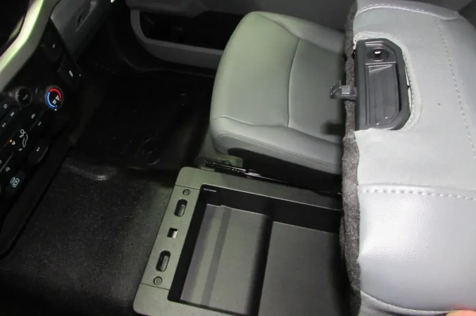 2024 Ford F-350SD XL (1FTRF3AT5RE) with an 6.7L Turbocharged engine, located at 12836 Highway 21, De Soto, MO, 63020, (636) 337-7777, 38.151867, -90.575615 - **Conquer Every Adventure with the 2024 Ford F-350SD XL at Pettus Ford De Soto!**<br /> <br /> Are you ready to elevate your lifestyle with a vehicle that perfectly balances power and comfort? Whether you're hauling materials for a weekend project, embarking on a family road trip, or navigating thro - Photo#23