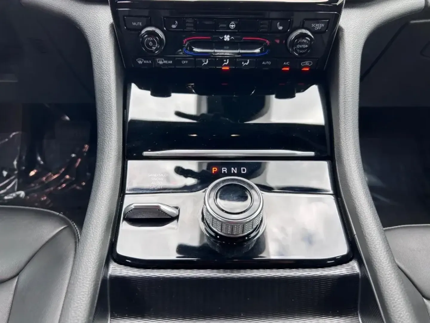 2025 /Global Black Leather Jeep Grand Cherokee Altitude X (1C4RJHAG3SC) with an 3.6L V6 24V VVT UPG I engine, Automatic transmission, located at 970 Woodlawn Dr., Farmington, MO, 63640, (573) 431-7800, 37.825642, -90.468674 - Embrace adventure and elevate your lifestyle with the impressive 2025 Jeep Grand Cherokee Altitude X, now available at Pettus CDJR Farmington. Situated at 970 Woodlawn Drive, Farmington, MO 63640, our dealership specializes in OEM vehicles, providing you with quality pre-owned options that fit your - Photo#15