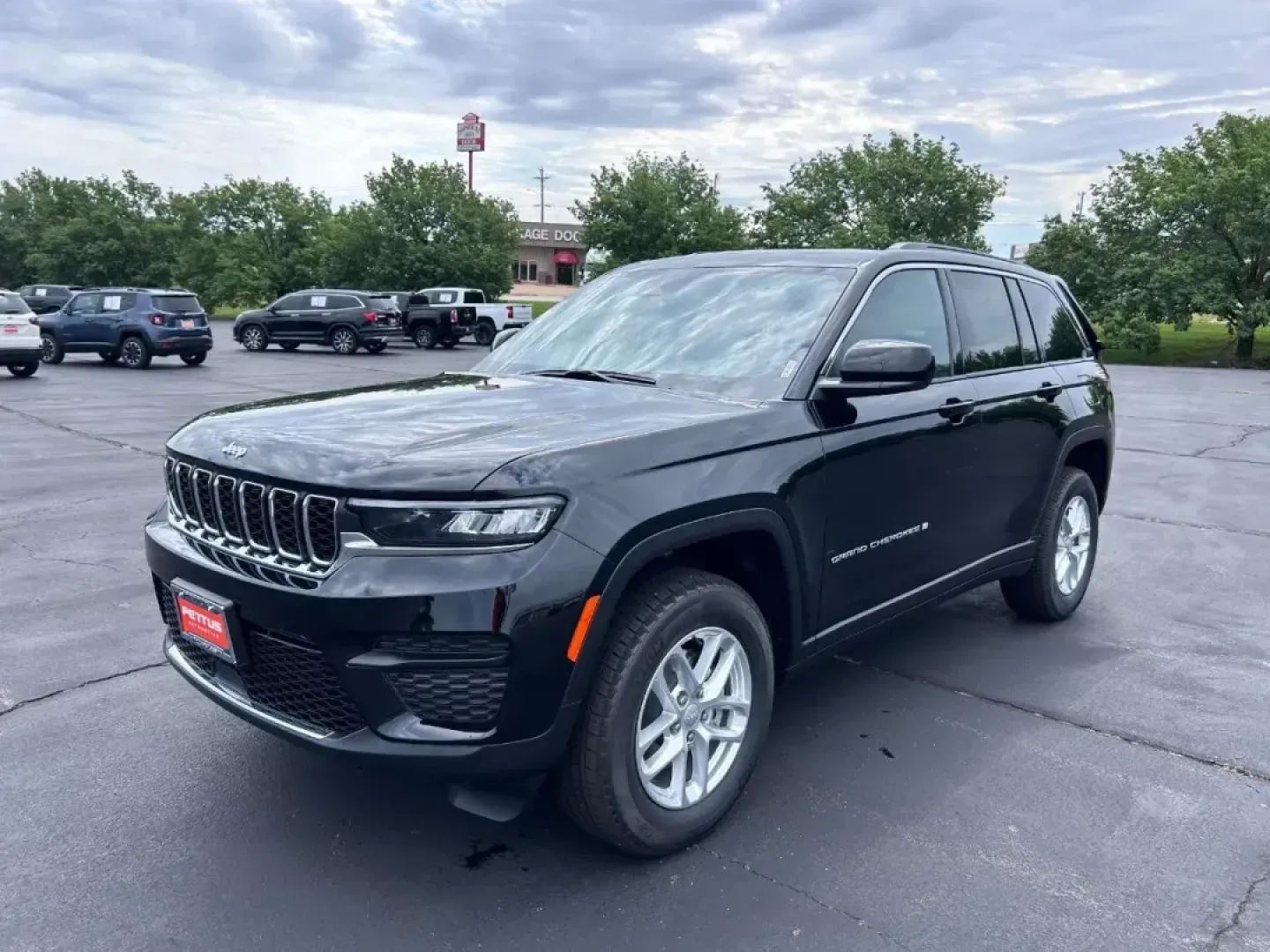 2025 /Global Black Cloth Jeep Grand Cherokee (1C4RJHAG4SC) with an 3.6L V6 24V VVT UPG I engine, Automatic transmission, located at 970 Woodlawn Dr., Farmington, MO, 63640, (573) 431-7800, 37.825642, -90.468674 - **Elevate Your Lifestyle with the 2025 Jeep Grand Cherokee Laredo X at Pettus CDJR Farmington!**<br /> <br /> Are you ready to take your adventures to the next level? Whether you're navigating the daily grind, embarking on weekend trips, or exploring the rugged outdoors, the 2025 Jeep Grand Cherokee - Photo#7
