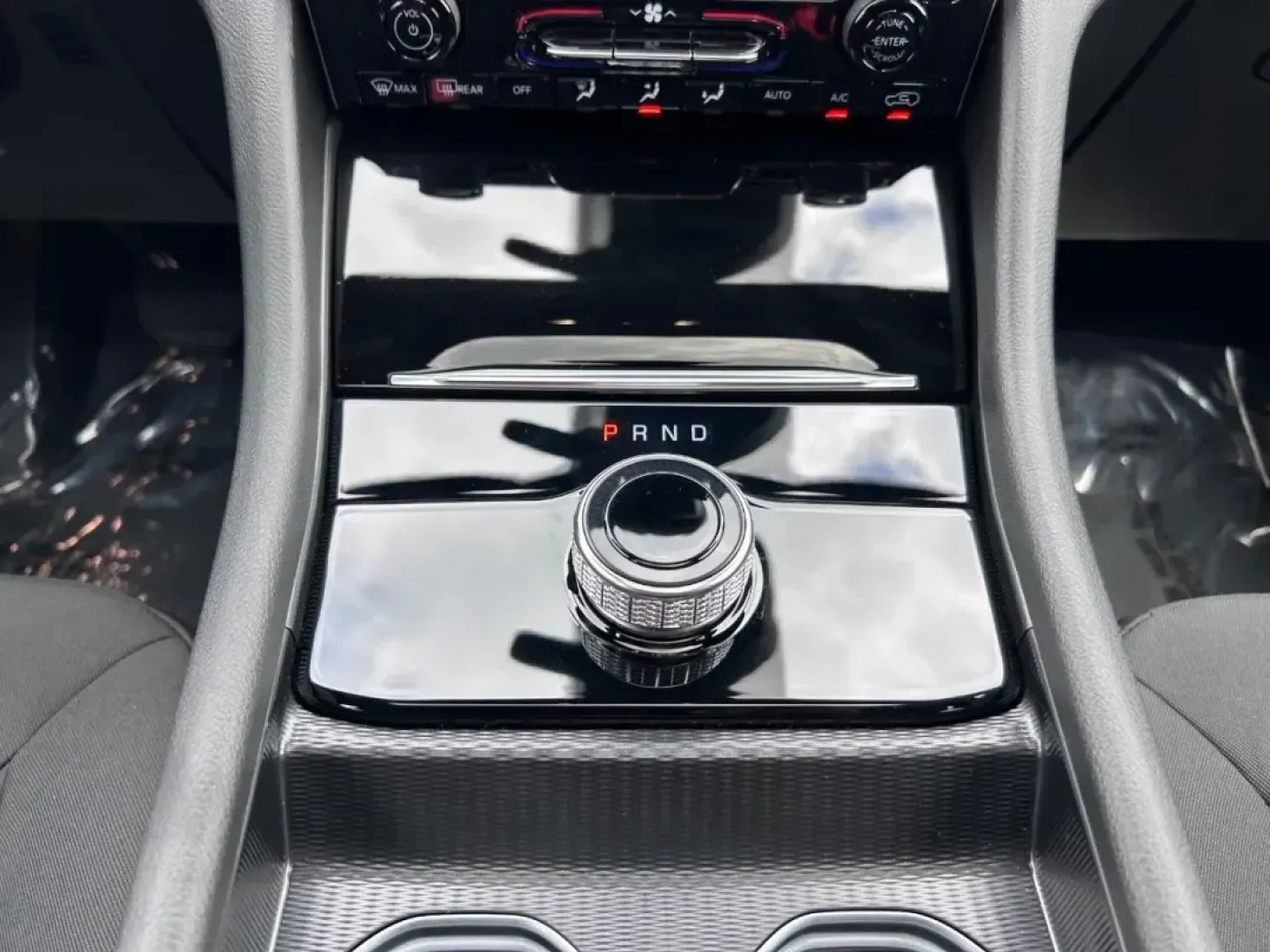 2025 /Global Black Cloth Jeep Grand Cherokee (1C4RJHAG4SC) with an 3.6L V6 24V VVT UPG I engine, Automatic transmission, located at 970 Woodlawn Dr., Farmington, MO, 63640, (573) 431-7800, 37.825642, -90.468674 - **Elevate Your Lifestyle with the 2025 Jeep Grand Cherokee Laredo X at Pettus CDJR Farmington!**<br /> <br /> Are you ready to take your adventures to the next level? Whether you're navigating the daily grind, embarking on weekend trips, or exploring the rugged outdoors, the 2025 Jeep Grand Cherokee - Photo#17