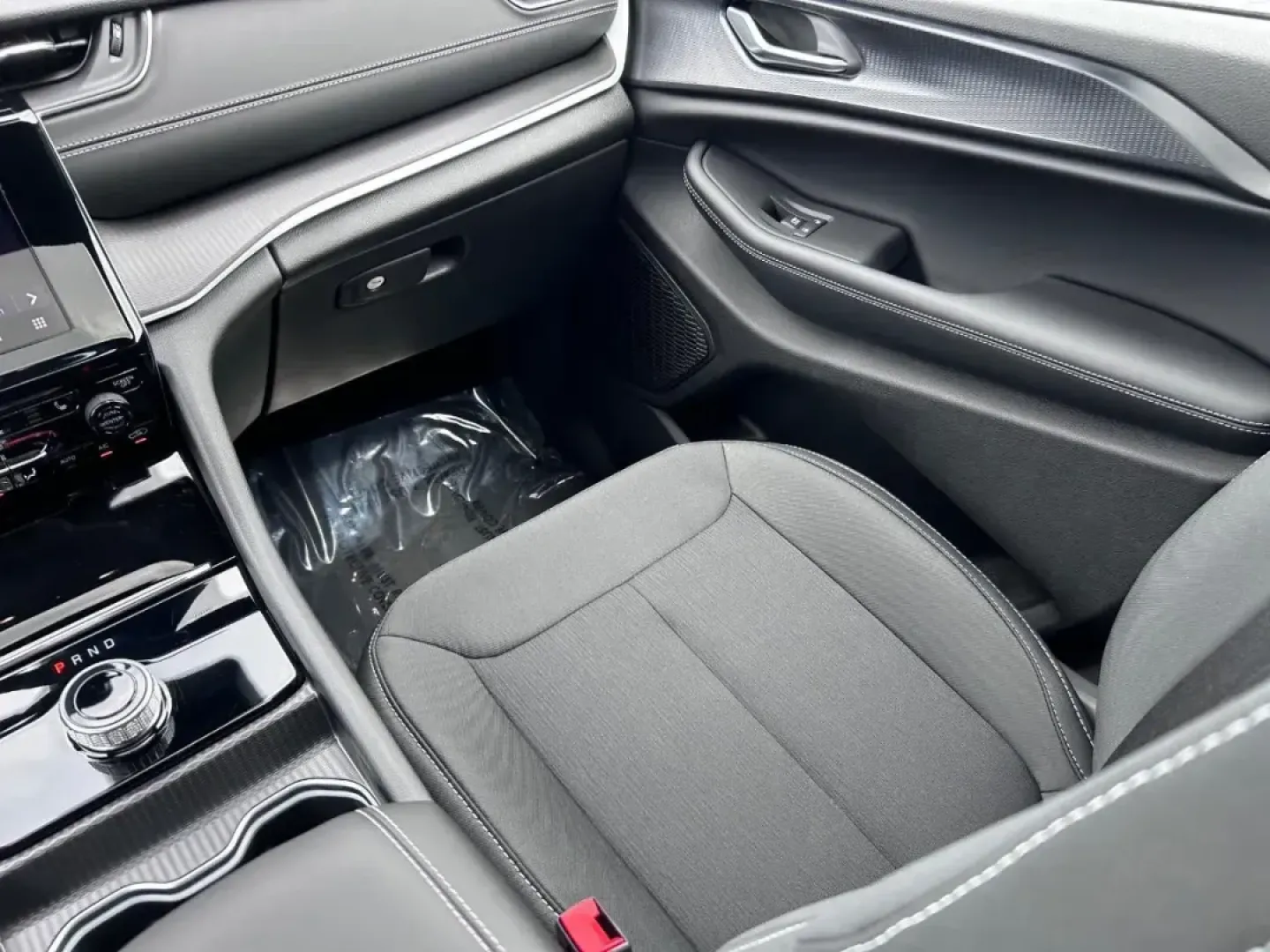 2025 /Global Black Cloth Jeep Grand Cherokee (1C4RJHAG4SC) with an 3.6L V6 24V VVT UPG I engine, Automatic transmission, located at 970 Woodlawn Dr., Farmington, MO, 63640, (573) 431-7800, 37.825642, -90.468674 - **Elevate Your Lifestyle with the 2025 Jeep Grand Cherokee Laredo X at Pettus CDJR Farmington!**<br /> <br /> Are you ready to take your adventures to the next level? Whether you're navigating the daily grind, embarking on weekend trips, or exploring the rugged outdoors, the 2025 Jeep Grand Cherokee - Photo#18