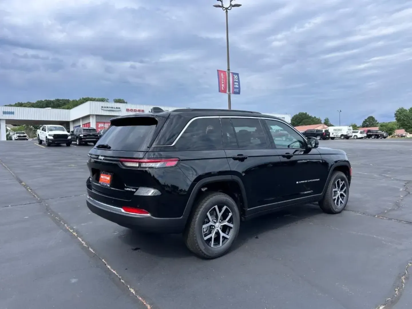 2025 /Global Black Leather Jeep Grand Cherokee Limited (1C4RJHBG8SC) with an 3.6L V6 24V VVT UPG I engine, located at 970 Woodlawn Dr., Farmington, MO, 63640, (573) 431-7800, 37.825642, -90.468674 - ### Discover Adventure with the 2025 Jeep Grand Cherokee Limited at Pettus CDJR Farmington!<br /> <br /> Are you ready to elevate your lifestyle with a vehicle that seamlessly blends luxury, utility, and performance? Look no further than the stunning 2025 Jeep Grand Cherokee Limited, now available a - Photo#2