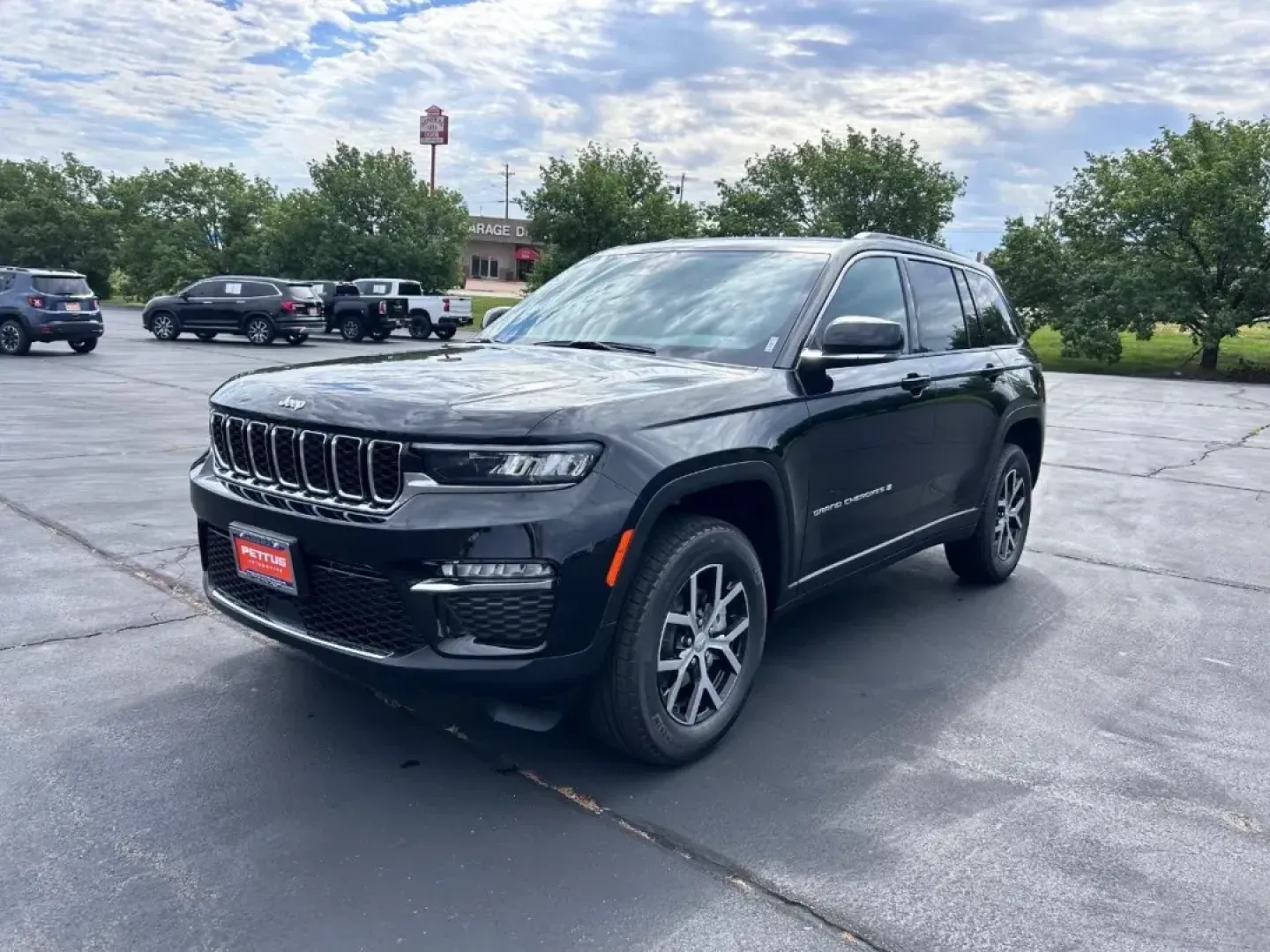 2025 /Global Black Leather Jeep Grand Cherokee Limited (1C4RJHBG8SC) with an 3.6L V6 24V VVT UPG I engine, located at 970 Woodlawn Dr., Farmington, MO, 63640, (573) 431-7800, 37.825642, -90.468674 - ### Discover Adventure with the 2025 Jeep Grand Cherokee Limited at Pettus CDJR Farmington!<br /> <br /> Are you ready to elevate your lifestyle with a vehicle that seamlessly blends luxury, utility, and performance? Look no further than the stunning 2025 Jeep Grand Cherokee Limited, now available a - Photo#7