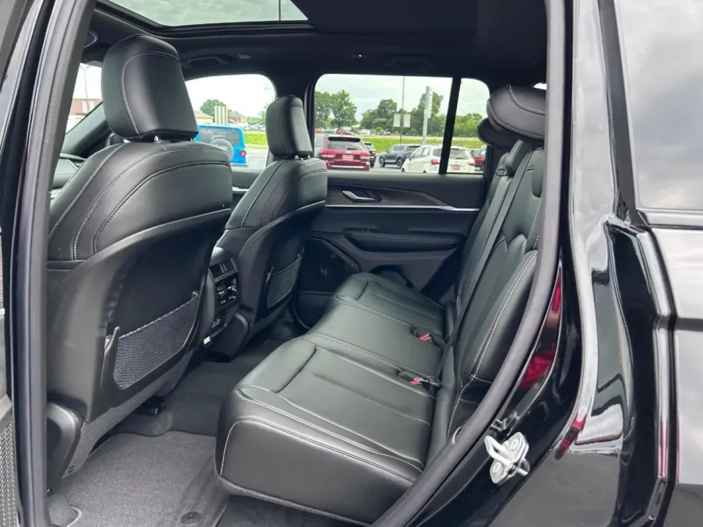 2025 /Global Black Leather Jeep Grand Cherokee Limited (1C4RJHBG8SC) with an 3.6L V6 24V VVT UPG I engine, located at 970 Woodlawn Dr., Farmington, MO, 63640, (573) 431-7800, 37.825642, -90.468674 - ### Discover Adventure with the 2025 Jeep Grand Cherokee Limited at Pettus CDJR Farmington!<br /> <br /> Are you ready to elevate your lifestyle with a vehicle that seamlessly blends luxury, utility, and performance? Look no further than the stunning 2025 Jeep Grand Cherokee Limited, now available a - Photo#9