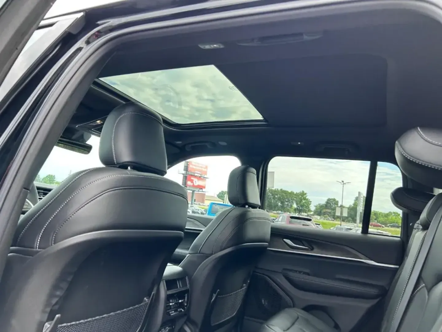 2025 /Global Black Leather Jeep Grand Cherokee Limited (1C4RJHBG8SC) with an 3.6L V6 24V VVT UPG I engine, located at 970 Woodlawn Dr., Farmington, MO, 63640, (573) 431-7800, 37.825642, -90.468674 - ### Discover Adventure with the 2025 Jeep Grand Cherokee Limited at Pettus CDJR Farmington!<br /> <br /> Are you ready to elevate your lifestyle with a vehicle that seamlessly blends luxury, utility, and performance? Look no further than the stunning 2025 Jeep Grand Cherokee Limited, now available a - Photo#10