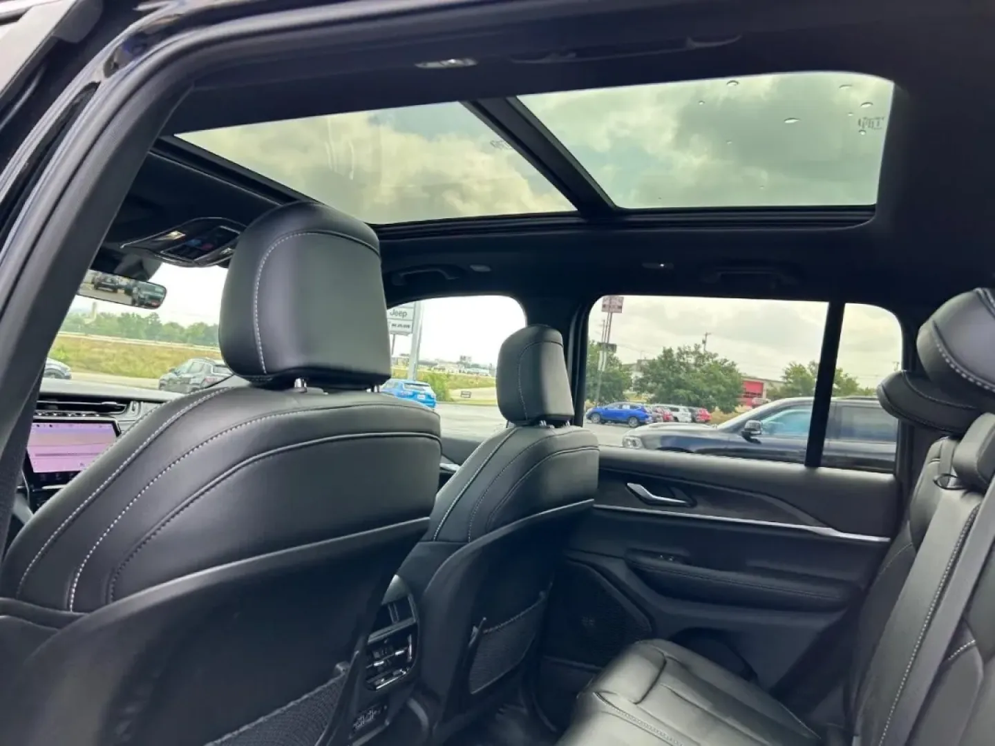 2025 /Global Black Leather Jeep Grand Cherokee Limited (1C4RJHBG8SC) with an 3.6L V6 24V VVT UPG I engine, located at 970 Woodlawn Dr., Farmington, MO, 63640, (573) 431-7800, 37.825642, -90.468674 - ### Discover Adventure with the 2025 Jeep Grand Cherokee Limited at Pettus CDJR Farmington!<br /> <br /> Are you ready to elevate your lifestyle with a vehicle that seamlessly blends luxury, utility, and performance? Look no further than the stunning 2025 Jeep Grand Cherokee Limited, now available a - Photo#10