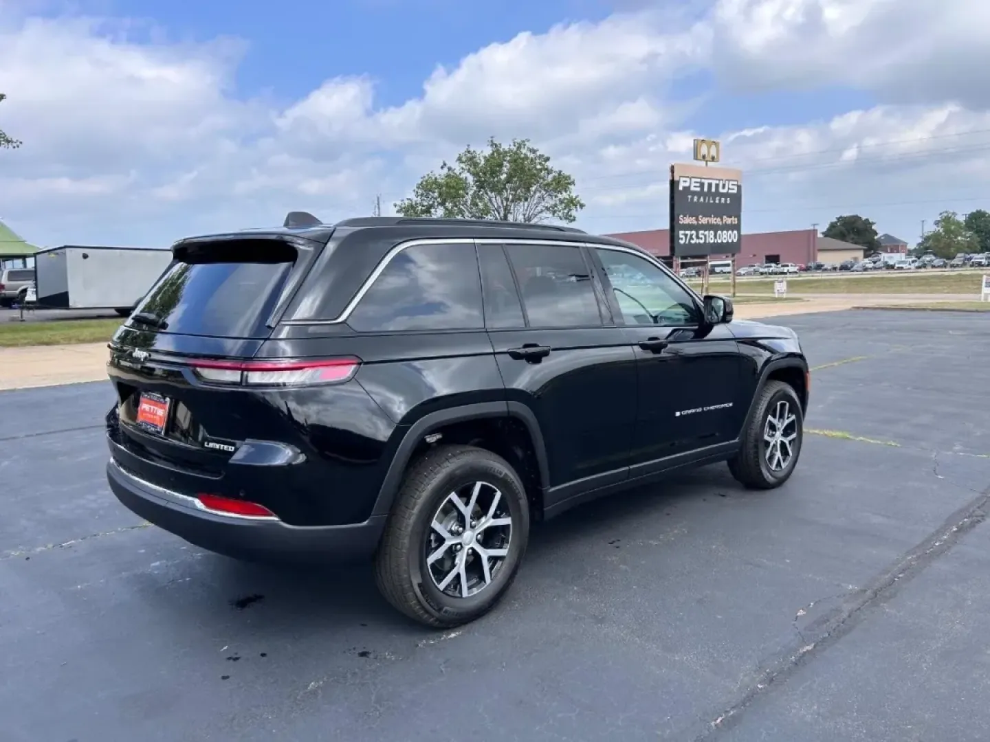 2025 /Global Black Leather Jeep Grand Cherokee Limited (1C4RJHBG8SC) with an 3.6L V6 24V VVT UPG I engine, located at 970 Woodlawn Dr., Farmington, MO, 63640, (573) 431-7800, 37.825642, -90.468674 - ### Discover Adventure with the 2025 Jeep Grand Cherokee Limited at Pettus CDJR Farmington!<br /> <br /> Are you ready to elevate your lifestyle with a vehicle that seamlessly blends luxury, utility, and performance? Look no further than the stunning 2025 Jeep Grand Cherokee Limited, now available a - Photo#2