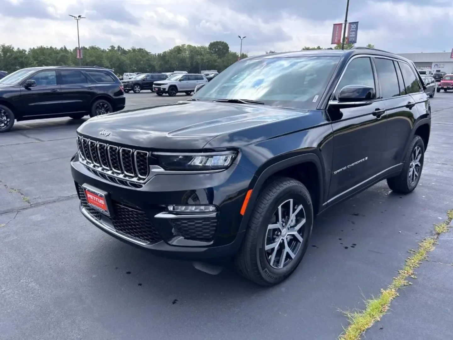2025 /Global Black Leather Jeep Grand Cherokee Limited (1C4RJHBG8SC) with an 3.6L V6 24V VVT UPG I engine, located at 970 Woodlawn Dr., Farmington, MO, 63640, (573) 431-7800, 37.825642, -90.468674 - ### Discover Adventure with the 2025 Jeep Grand Cherokee Limited at Pettus CDJR Farmington!<br /> <br /> Are you ready to elevate your lifestyle with a vehicle that seamlessly blends luxury, utility, and performance? Look no further than the stunning 2025 Jeep Grand Cherokee Limited, now available a - Photo#7