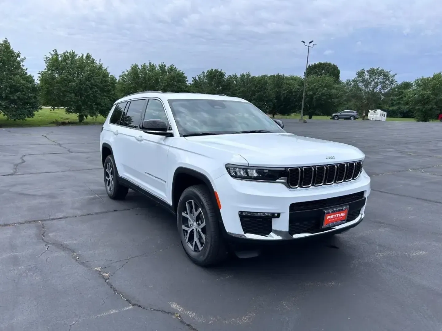 2025 /Wicker Beige/Black Leather Jeep Grand Cherokee Limited (1C4RJKBG7S8) with an 3.6L V6 24V VVT UPG I engine, located at 970 Woodlawn Dr., Farmington, MO, 63640, (573) 431-7800, 37.825642, -90.468674 - **Discover the Perfect Family Adventure with the 2025 Jeep Grand Cherokee L at Pettus CDJR Farmington!**<br /> <br /> If you're on the lookout for the ultimate family SUV that combines style, safety, and unrivaled capability, your search ends here! The 2025 Jeep Grand Cherokee L is designed for thos - Photo#0