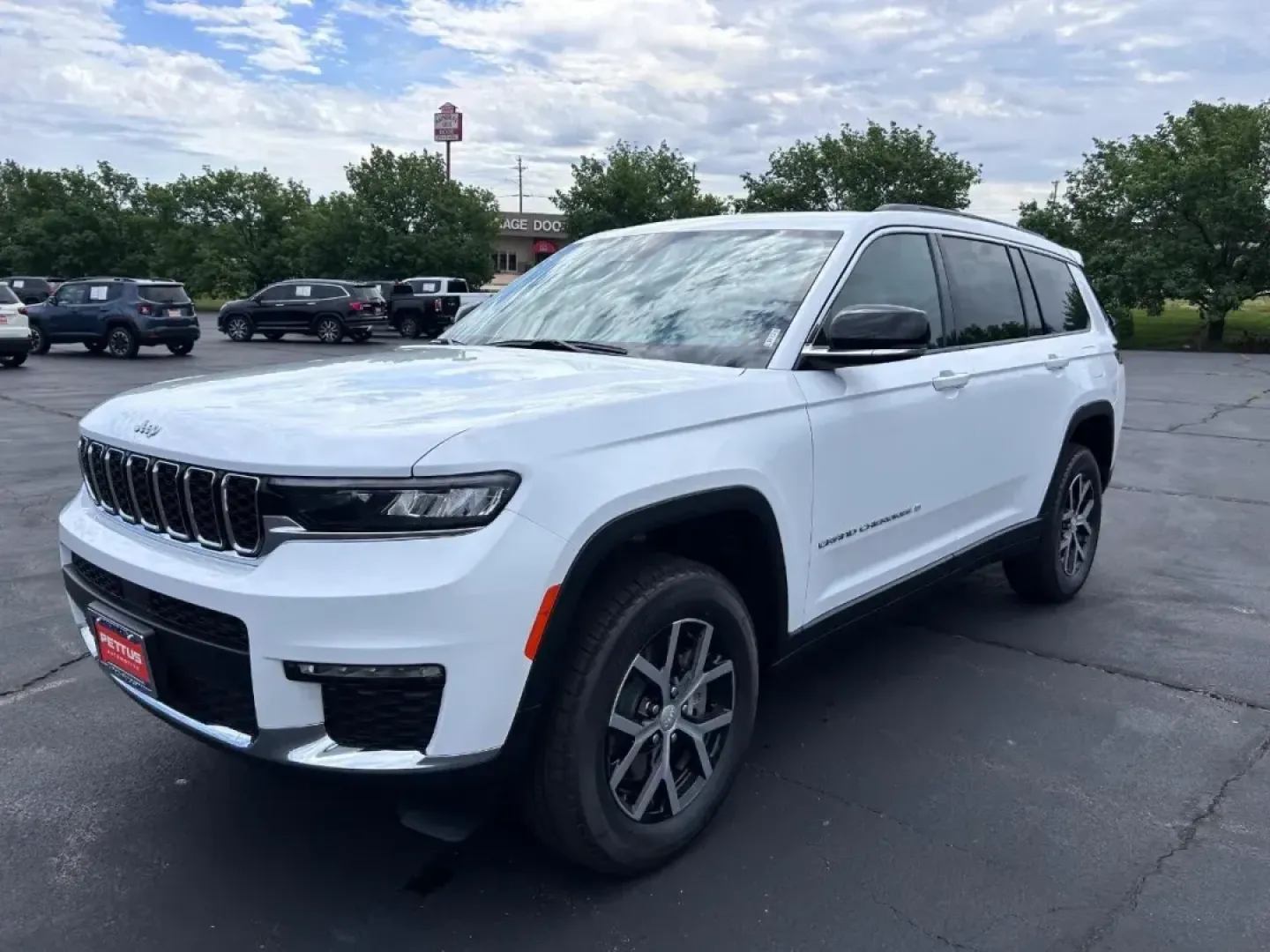 2025 /Wicker Beige/Black Leather Jeep Grand Cherokee Limited (1C4RJKBG7S8) with an 3.6L V6 24V VVT UPG I engine, located at 970 Woodlawn Dr., Farmington, MO, 63640, (573) 431-7800, 37.825642, -90.468674 - **Discover the Perfect Family Adventure with the 2025 Jeep Grand Cherokee L at Pettus CDJR Farmington!**<br /> <br /> If you're on the lookout for the ultimate family SUV that combines style, safety, and unrivaled capability, your search ends here! The 2025 Jeep Grand Cherokee L is designed for thos - Photo#7