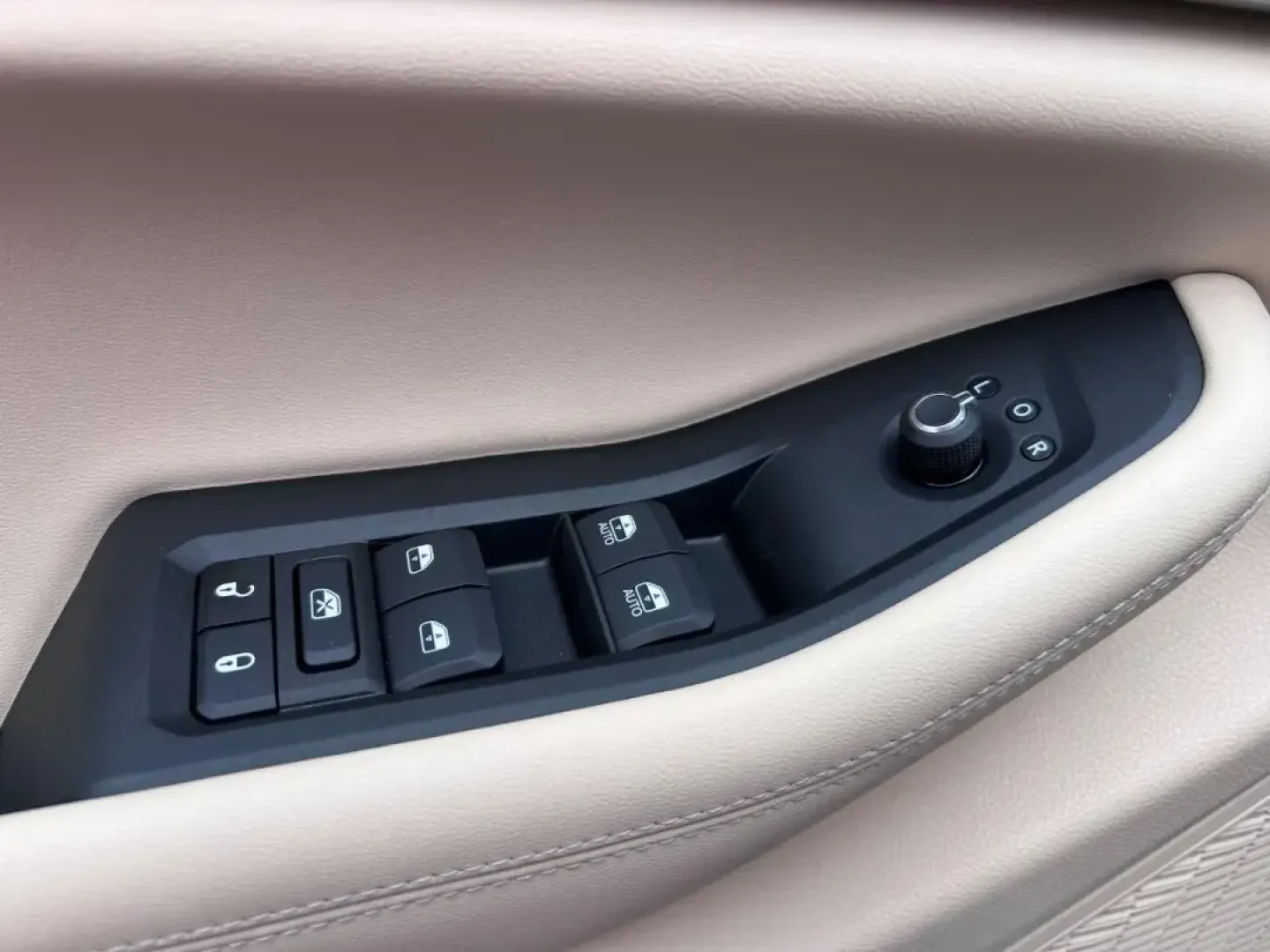 2025 /Wicker Beige/Black Leather Jeep Grand Cherokee Limited (1C4RJKBG7S8) with an 3.6L V6 24V VVT UPG I engine, located at 970 Woodlawn Dr., Farmington, MO, 63640, (573) 431-7800, 37.825642, -90.468674 - **Discover the Perfect Family Adventure with the 2025 Jeep Grand Cherokee L at Pettus CDJR Farmington!**<br /> <br /> If you're on the lookout for the ultimate family SUV that combines style, safety, and unrivaled capability, your search ends here! The 2025 Jeep Grand Cherokee L is designed for thos - Photo#20