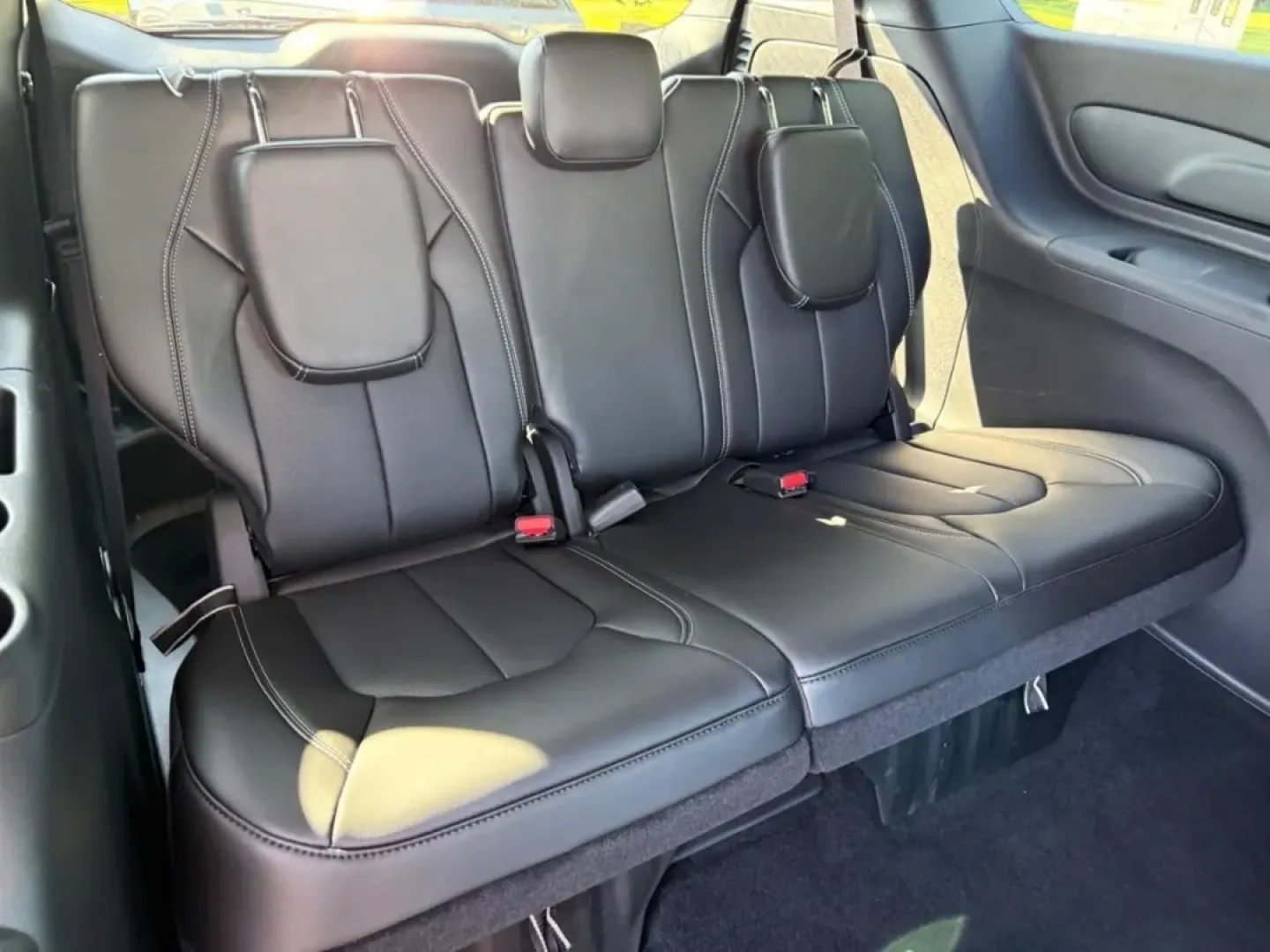 2025 /Black Leather Chrysler Pacifica Select (2C4RC1BG1SR) with an 3.6L V6 24V VVT UPG I engine, Automatic transmission, located at 970 Woodlawn Dr., Farmington, MO, 63640, (573) 431-7800, 37.825642, -90.468674 - **Explore Family Adventures in the 2025 Chrysler Pacifica at Pettus CDJR Farmington!**<br /> <br /> Are you ready to elevate your family outings and weekend getaways? Look no further than the stunning 2025 Chrysler Pacifica, the perfect minivan designed to cater to all your family's needs. With its - Photo#4