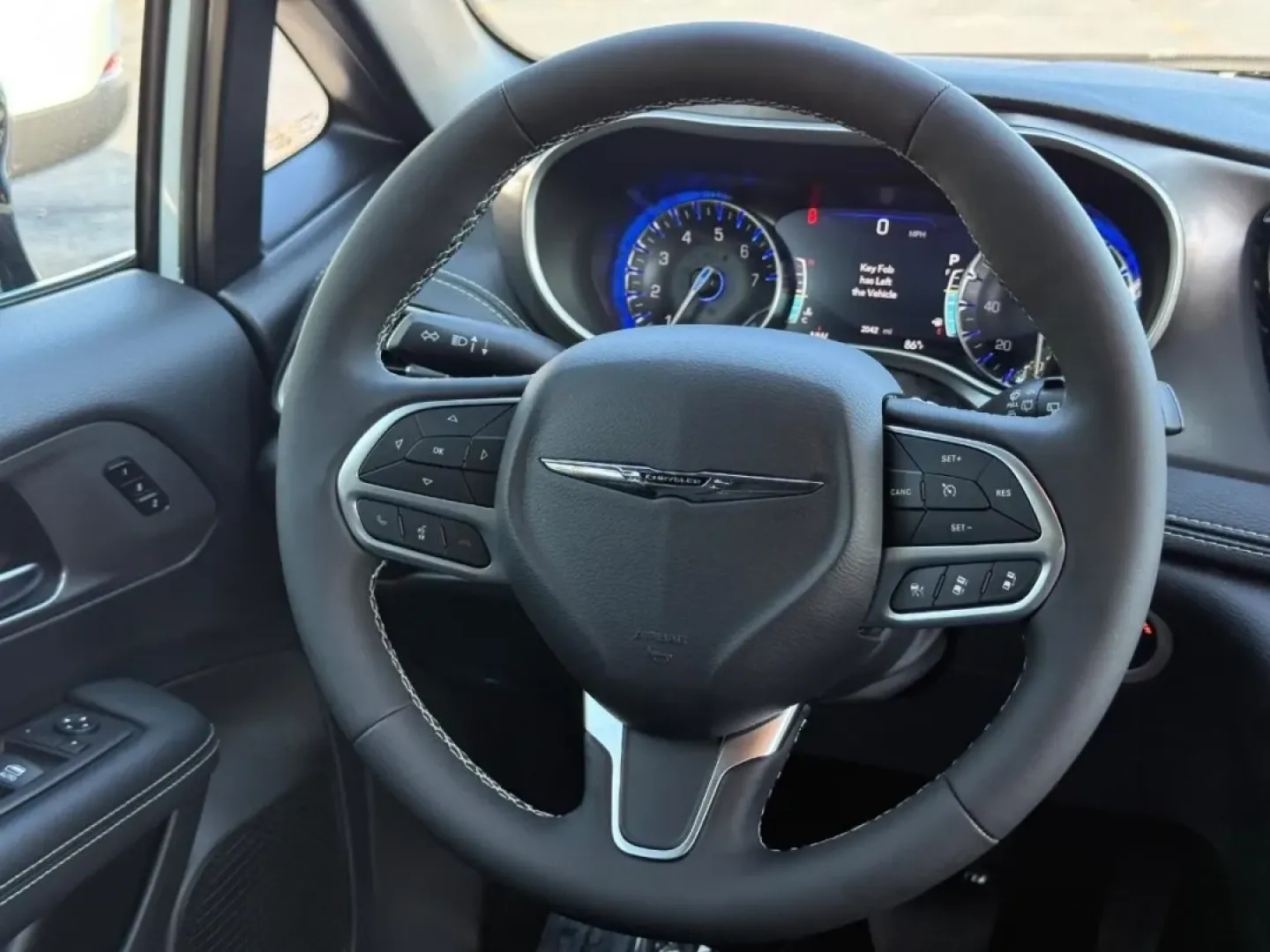 2025 /Black Leather Chrysler Pacifica Select (2C4RC1BG1SR) with an 3.6L V6 24V VVT UPG I engine, Automatic transmission, located at 970 Woodlawn Dr., Farmington, MO, 63640, (573) 431-7800, 37.825642, -90.468674 - **Explore Family Adventures in the 2025 Chrysler Pacifica at Pettus CDJR Farmington!**<br /> <br /> Are you ready to elevate your family outings and weekend getaways? Look no further than the stunning 2025 Chrysler Pacifica, the perfect minivan designed to cater to all your family's needs. With its - Photo#7