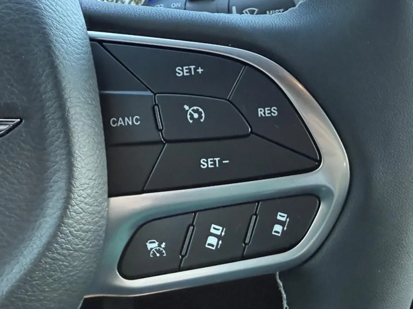 2025 /Black Leather Chrysler Pacifica Select (2C4RC1BG1SR) with an 3.6L V6 24V VVT UPG I engine, Automatic transmission, located at 970 Woodlawn Dr., Farmington, MO, 63640, (573) 431-7800, 37.825642, -90.468674 - **Explore Family Adventures in the 2025 Chrysler Pacifica at Pettus CDJR Farmington!**<br /> <br /> Are you ready to elevate your family outings and weekend getaways? Look no further than the stunning 2025 Chrysler Pacifica, the perfect minivan designed to cater to all your family's needs. With its - Photo#9