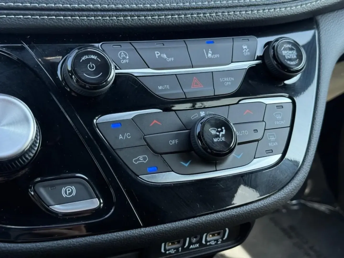 2025 /Black Leather Chrysler Pacifica Select (2C4RC1BG1SR) with an 3.6L V6 24V VVT UPG I engine, Automatic transmission, located at 970 Woodlawn Dr., Farmington, MO, 63640, (573) 431-7800, 37.825642, -90.468674 - **Explore Family Adventures in the 2025 Chrysler Pacifica at Pettus CDJR Farmington!**<br /> <br /> Are you ready to elevate your family outings and weekend getaways? Look no further than the stunning 2025 Chrysler Pacifica, the perfect minivan designed to cater to all your family's needs. With its - Photo#14