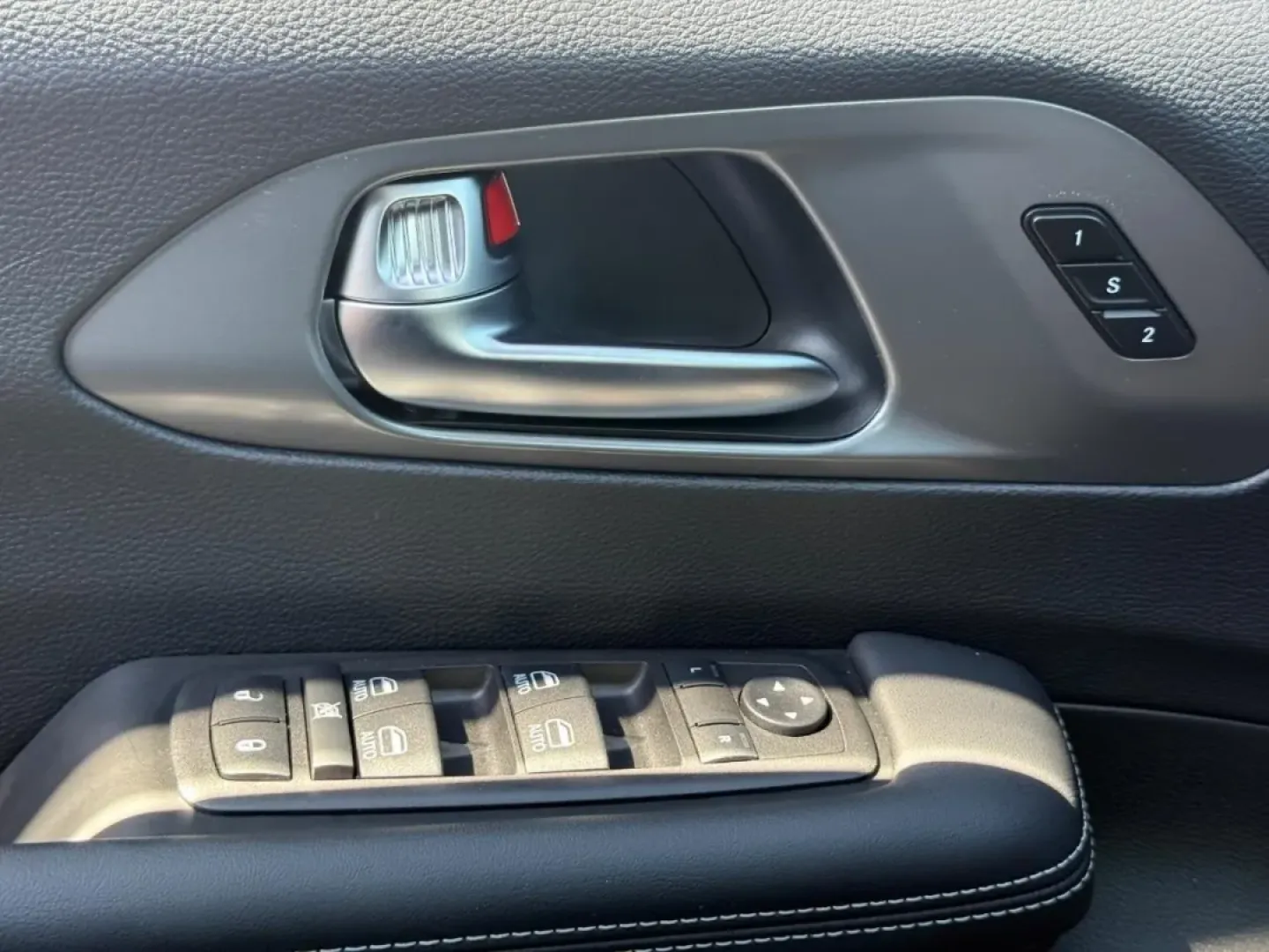 2025 /Black Leather Chrysler Pacifica Select (2C4RC1BG1SR) with an 3.6L V6 24V VVT UPG I engine, Automatic transmission, located at 970 Woodlawn Dr., Farmington, MO, 63640, (573) 431-7800, 37.825642, -90.468674 - **Explore Family Adventures in the 2025 Chrysler Pacifica at Pettus CDJR Farmington!**<br /> <br /> Are you ready to elevate your family outings and weekend getaways? Look no further than the stunning 2025 Chrysler Pacifica, the perfect minivan designed to cater to all your family's needs. With its - Photo#17
