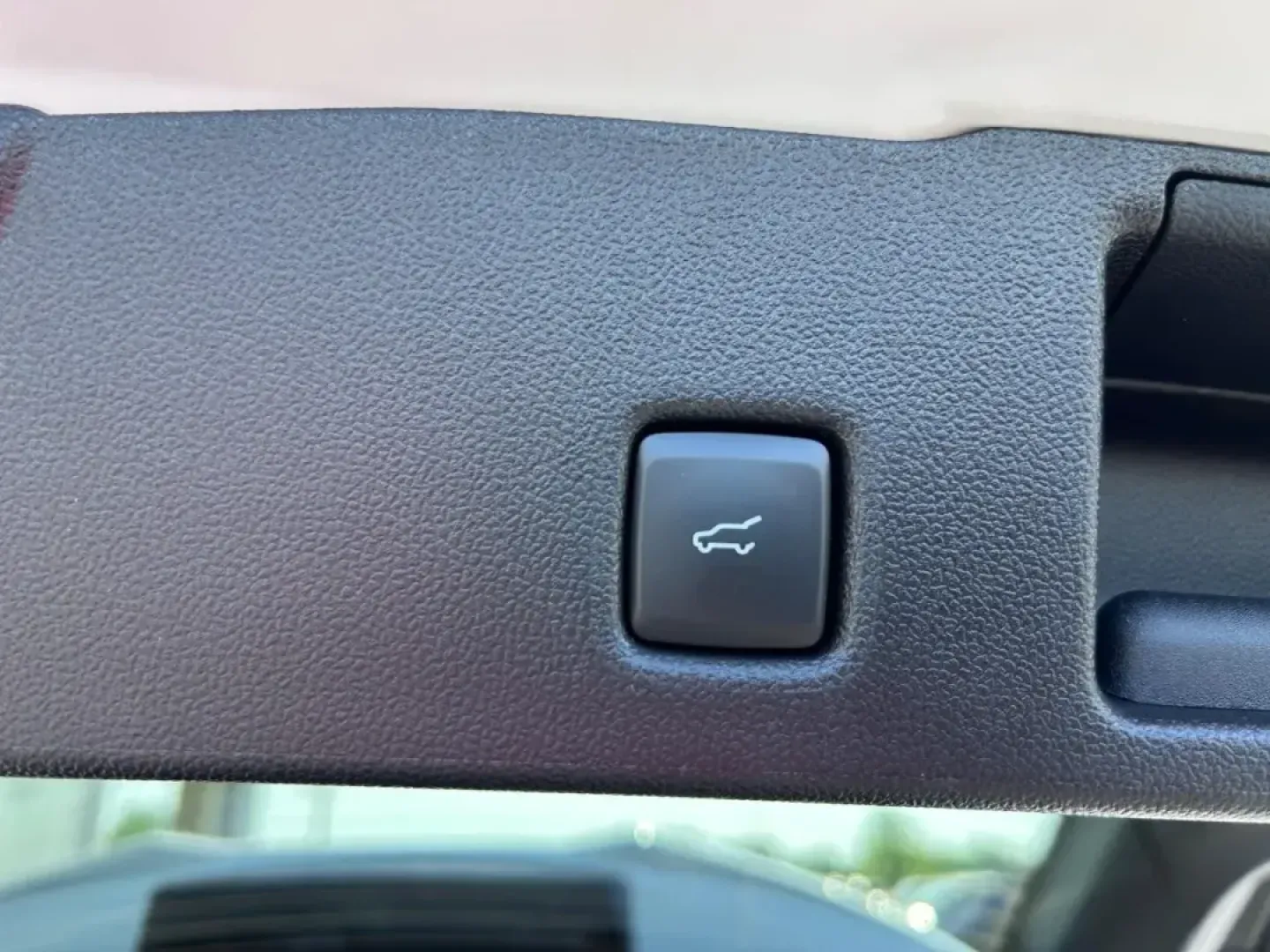 2025 /Ebony Leather Trimmed Ford Escape ST-Line Select (1FMCU9NZ3SU) with an 2.5L iVCT Atkinson Cycle I-4 Hybrid engine, located at 141 Commercial Dr, Fredericktown, MO, 63645, (573) 783-6432, 37.570087, -90.320648 - **Discover Your Adventure with the 2025 Ford Escape Hybrid at Pettus Ford Fredericktown!**<br /> <br /> Are you ready to elevate your daily commute and weekend getaways? The 2025 Ford Escape Hybrid is the perfect companion for those seeking an affordable, eco-friendly SUV without sacrificing style o - Photo#5