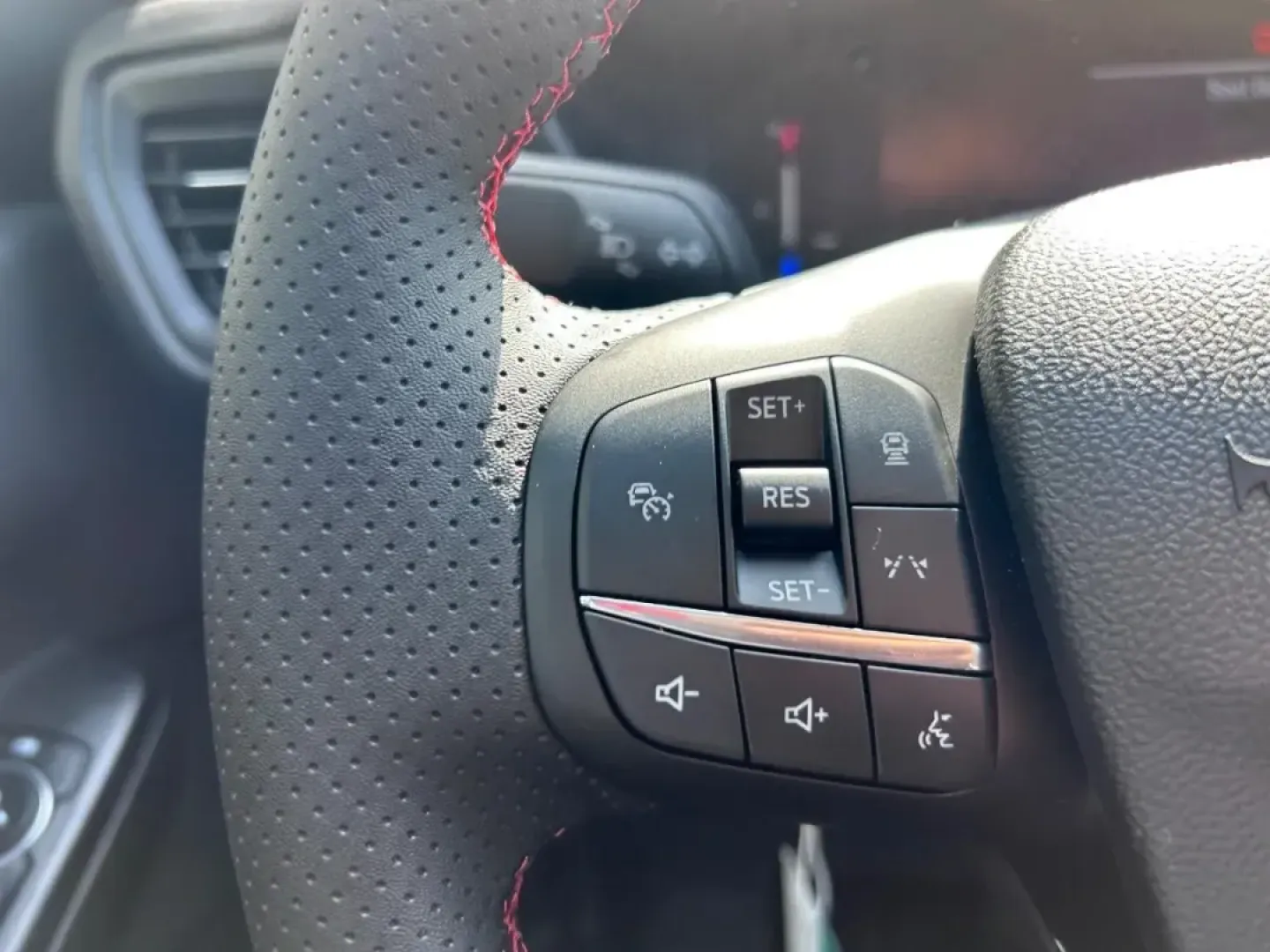 2025 /Ebony Leather Trimmed Ford Escape ST-Line Select (1FMCU9NZ3SU) with an 2.5L iVCT Atkinson Cycle I-4 Hybrid engine, located at 141 Commercial Dr, Fredericktown, MO, 63645, (573) 783-6432, 37.570087, -90.320648 - **Discover Your Adventure with the 2025 Ford Escape Hybrid at Pettus Ford Fredericktown!**<br /> <br /> Are you ready to elevate your daily commute and weekend getaways? The 2025 Ford Escape Hybrid is the perfect companion for those seeking an affordable, eco-friendly SUV without sacrificing style o - Photo#12