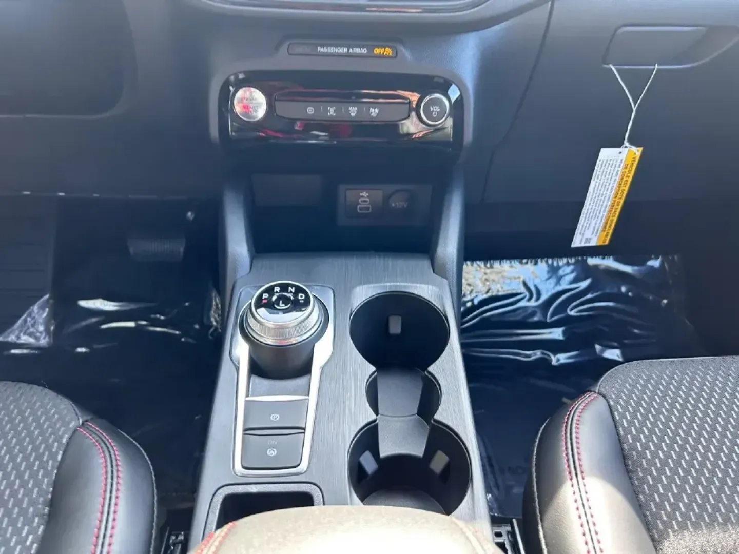 2025 /Ebony Leather Trimmed Ford Escape ST-Line Select (1FMCU9NZ3SU) with an 2.5L iVCT Atkinson Cycle I-4 Hybrid engine, located at 141 Commercial Dr, Fredericktown, MO, 63645, (573) 783-6432, 37.570087, -90.320648 - **Discover Your Adventure with the 2025 Ford Escape Hybrid at Pettus Ford Fredericktown!**<br /> <br /> Are you ready to elevate your daily commute and weekend getaways? The 2025 Ford Escape Hybrid is the perfect companion for those seeking an affordable, eco-friendly SUV without sacrificing style o - Photo#16