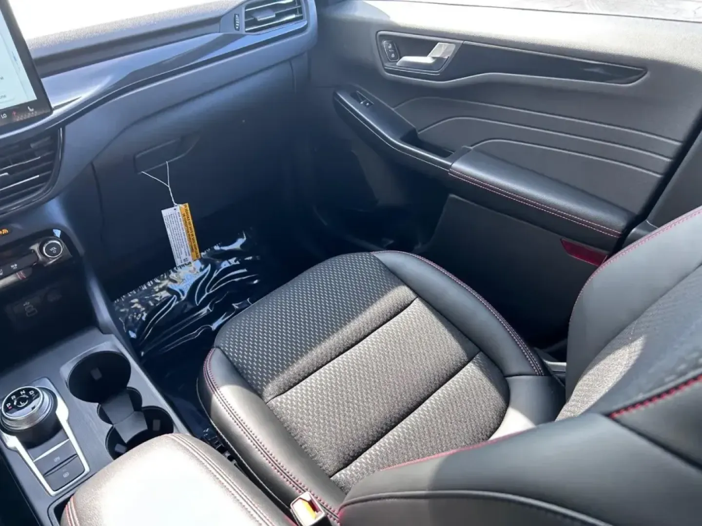 2025 /Ebony Leather Trimmed Ford Escape ST-Line Select (1FMCU9NZ3SU) with an 2.5L iVCT Atkinson Cycle I-4 Hybrid engine, located at 141 Commercial Dr, Fredericktown, MO, 63645, (573) 783-6432, 37.570087, -90.320648 - **Discover Your Adventure with the 2025 Ford Escape Hybrid at Pettus Ford Fredericktown!**<br /> <br /> Are you ready to elevate your daily commute and weekend getaways? The 2025 Ford Escape Hybrid is the perfect companion for those seeking an affordable, eco-friendly SUV without sacrificing style o - Photo#17