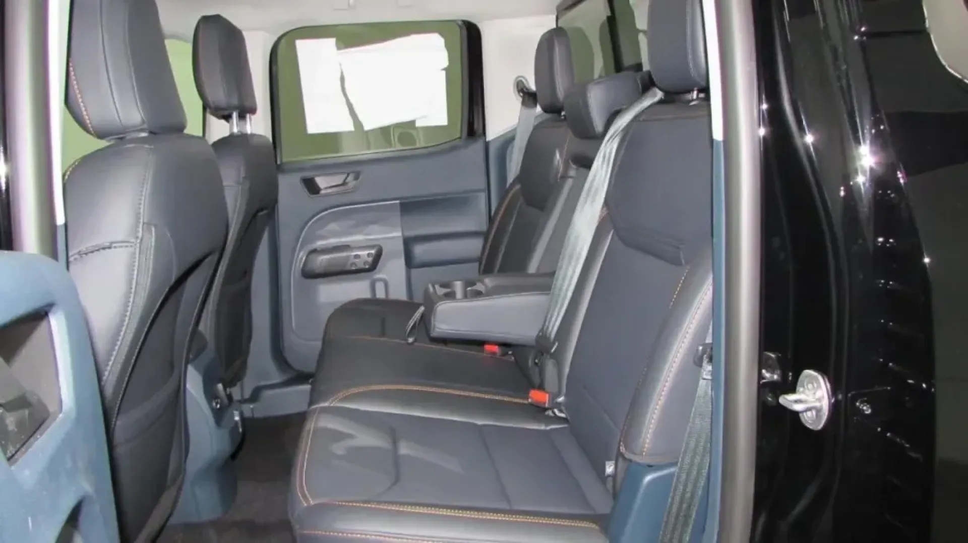 2024 Ford Maverick Lariat (3FTTW8R99RR) with an 2.0L EcoBoost engine, Automatic transmission, located at 12836 Highway 21, De Soto, MO, 63020, (636) 337-7777, 38.151867, -90.575615 - **Experience Adventure with the 2024 Ford Maverick Lariat: Your Perfect Partner for Life in De Soto!**<br /> <br /> Are you ready to elevate your daily routine? Whether you're commuting to work, embarking on weekend getaways, or tackling family errands, the 2024 Ford Maverick Lariat is designed to m - Photo#9