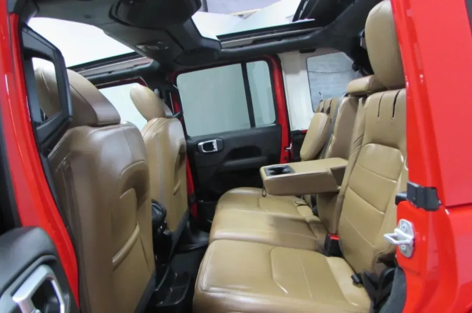 2021 /Dark Saddle/Black Leather Jeep Wrangler Unlimited Sahara 4xe (1C4JJXP64MW) with an Other engine, Automatic transmission, located at 12830 Highway 21, De Soto, MO, 63020, (636) 337-7777, 38.153099, -90.573624 - **Adventure Awaits: Explore the 2021 Jeep Wrangler Unlimited Sahara 4xe at Pettus CDJR DeSoto!**<br /> <br /> Are you ready to elevate your outdoor lifestyle or conquer the daily commute with confidence? The 2021 Jeep Wrangler Unlimited Sahara 4xe is the perfect companion for those who crave adventu - Photo#34