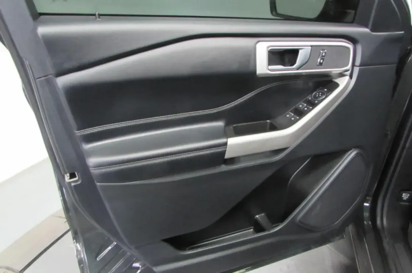2022 /Ebony Leather Ford Explorer XLT (1FMSK8DH3NG) with an Other engine, Automatic transmission, located at 12830 Highway 21, De Soto, MO, 63020, (636) 337-7777, 38.153099, -90.573624 - ### Explore the 2022 Ford Explorer XLT: Your Ultimate Adventure Companion!<br /> <br /> Are you ready for your next family road trip or weekend getaway? This stunning 2022 Ford Explorer XLT, available at Pettus CDJR DeSoto in De Soto, MO, is the perfect SUV to elevate your adventures. With ample spa - Photo#11