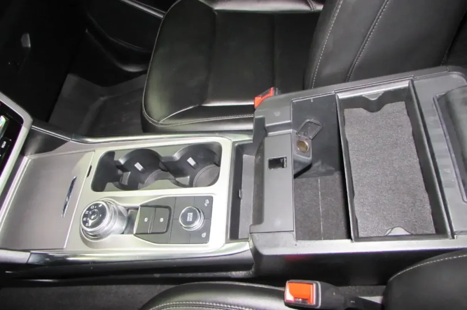 2022 /Ebony Leather Ford Explorer XLT (1FMSK8DH3NG) with an Other engine, Automatic transmission, located at 12830 Highway 21, De Soto, MO, 63020, (636) 337-7777, 38.153099, -90.573624 - ### Explore the 2022 Ford Explorer XLT: Your Ultimate Adventure Companion!<br /> <br /> Are you ready for your next family road trip or weekend getaway? This stunning 2022 Ford Explorer XLT, available at Pettus CDJR DeSoto in De Soto, MO, is the perfect SUV to elevate your adventures. With ample spa - Photo#20