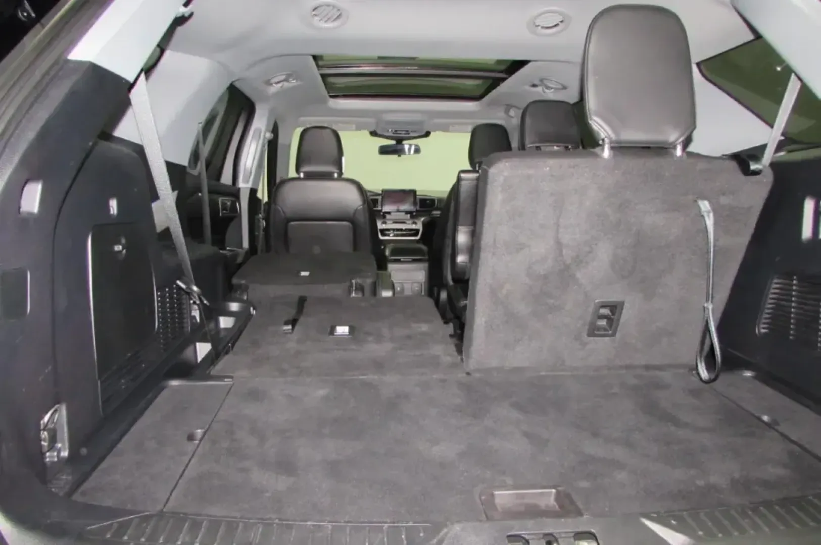 2022 /Ebony Leather Ford Explorer XLT (1FMSK8DH3NG) with an Other engine, Automatic transmission, located at 12830 Highway 21, De Soto, MO, 63020, (636) 337-7777, 38.153099, -90.573624 - ### Explore the 2022 Ford Explorer XLT: Your Ultimate Adventure Companion!<br /> <br /> Are you ready for your next family road trip or weekend getaway? This stunning 2022 Ford Explorer XLT, available at Pettus CDJR DeSoto in De Soto, MO, is the perfect SUV to elevate your adventures. With ample spa - Photo#26