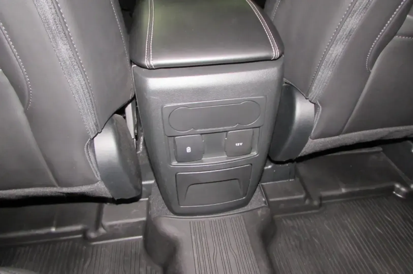 2023 /Ebony/Light Slate Leather Ford Explorer XLT (1FMSK8DH9PG) with an Other engine, Automatic transmission, located at 12830 Highway 21, De Soto, MO, 63020, (636) 337-7777, 38.153099, -90.573624 - Discover the perfect blend of comfort, style, and versatility with the 2023 Ford Explorer XLT, now available at Pettus CDJR DeSoto. Located at 12830 Highway 21, De Soto, MO 63020, our OEM dealership is committed to helping you find quality used vehicles that suit your lifestyle. Whether you're a gro - Photo#26