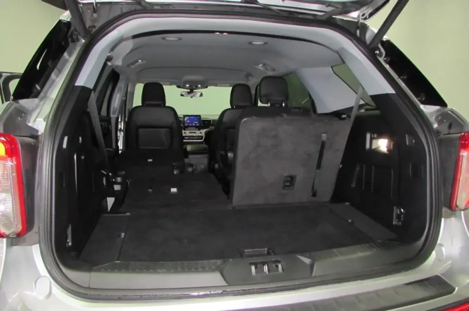 2023 /Ebony/Light Slate Leather Ford Explorer XLT (1FMSK8DH9PG) with an Other engine, Automatic transmission, located at 12830 Highway 21, De Soto, MO, 63020, (636) 337-7777, 38.153099, -90.573624 - Discover the perfect blend of comfort, style, and versatility with the 2023 Ford Explorer XLT, now available at Pettus CDJR DeSoto. Located at 12830 Highway 21, De Soto, MO 63020, our OEM dealership is committed to helping you find quality used vehicles that suit your lifestyle. Whether you're a gro - Photo#30