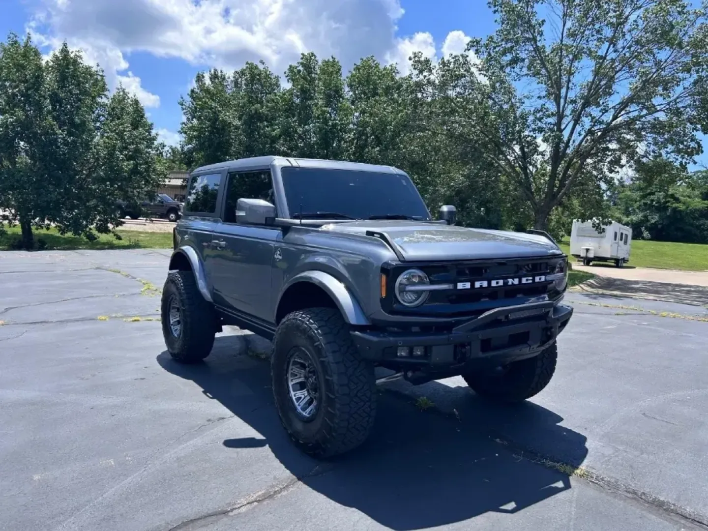 2022 Ford Bronco Outer Banks (1FMDE5AP3NL) with an 2.7L V6 Turbocharged engine, located at 970 Woodlawn Dr., Farmington, MO, 63640, (573) 431-7800, 37.825642, -90.468674 - **Adventure Awaits: Experience the Thrill of the 2022 Ford Bronco Outer Banks in De Soto, MO!**<br /> <br /> If you're searching for the perfect blend of rugged capability and modern comfort, look no further than this stunning 2022 Ford Bronco Outer Banks, available now at Pettus CDJR DeSoto. Nestle - Photo#0
