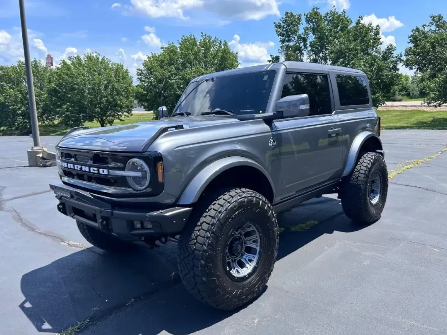 2022 Ford Bronco Outer Banks (1FMDE5AP3NL) with an 2.7L V6 Turbocharged engine, located at 970 Woodlawn Dr., Farmington, MO, 63640, (573) 431-7800, 37.825642, -90.468674 - **Adventure Awaits: Experience the Thrill of the 2022 Ford Bronco Outer Banks in De Soto, MO!**<br /> <br /> If you're searching for the perfect blend of rugged capability and modern comfort, look no further than this stunning 2022 Ford Bronco Outer Banks, available now at Pettus CDJR DeSoto. Nestle - Photo#6