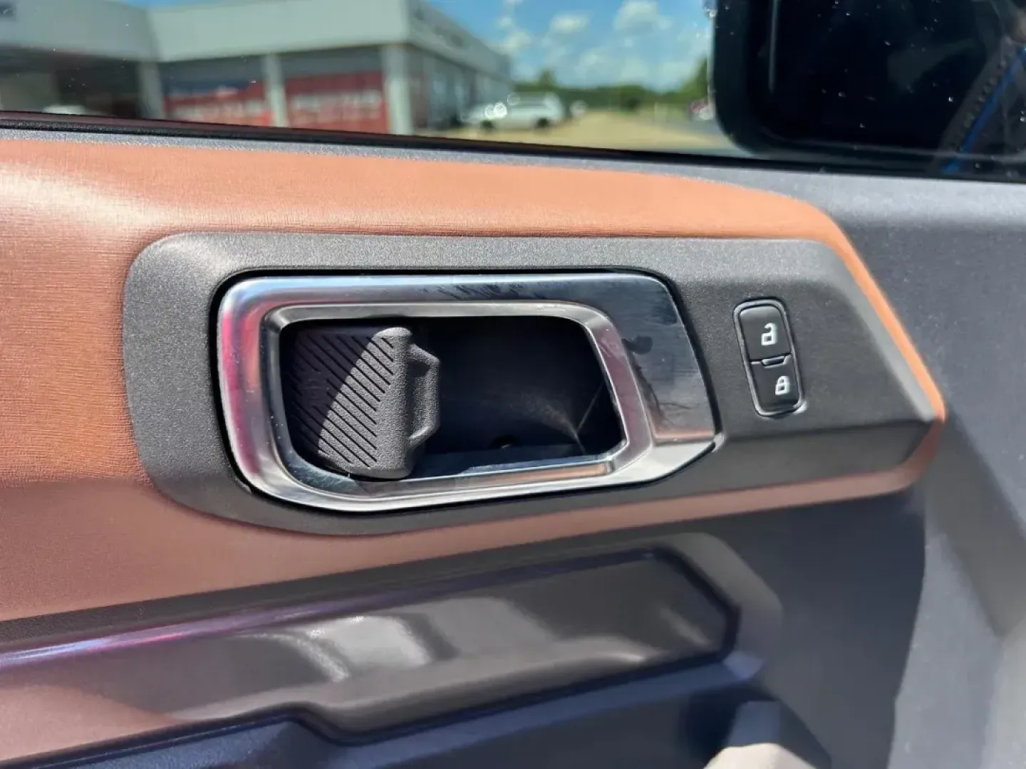 2022 Ford Bronco Outer Banks (1FMDE5AP3NL) with an 2.7L V6 Turbocharged engine, located at 970 Woodlawn Dr., Farmington, MO, 63640, (573) 431-7800, 37.825642, -90.468674 - **Adventure Awaits: Experience the Thrill of the 2022 Ford Bronco Outer Banks in De Soto, MO!**<br /> <br /> If you're searching for the perfect blend of rugged capability and modern comfort, look no further than this stunning 2022 Ford Bronco Outer Banks, available now at Pettus CDJR DeSoto. Nestle - Photo#17