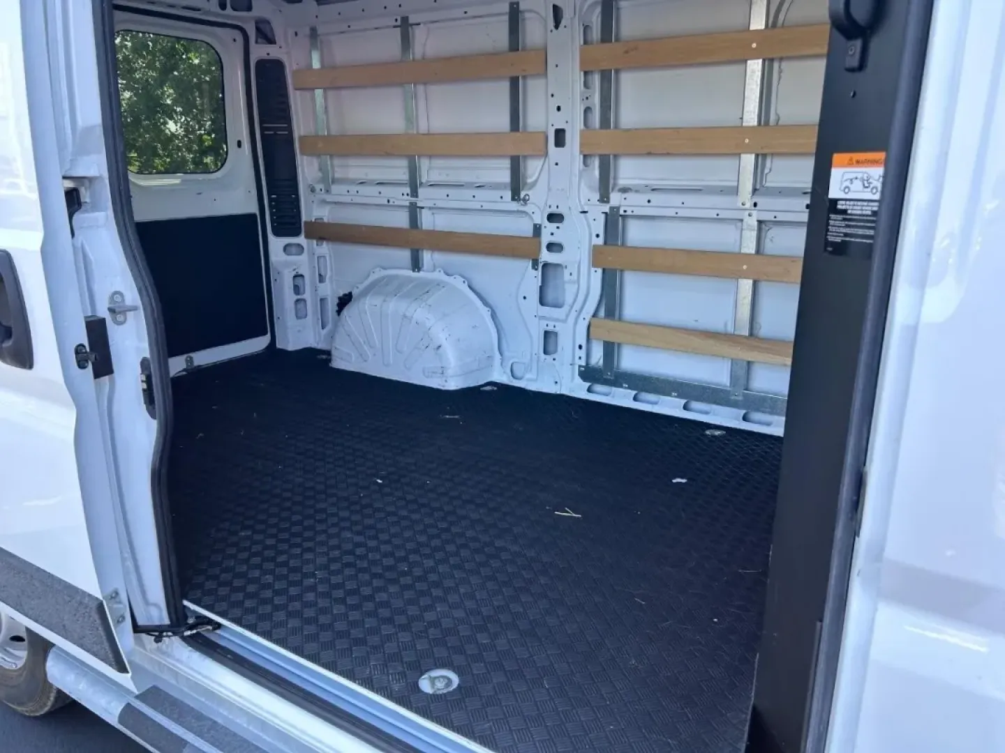 2023 /Black Cloth Ram ProMaster 2500 Base 136 WB (3C6LRVVG6PE) with an 3.6L V6 24V VVT engine, Automatic transmission, located at 970 Woodlawn Dr., Farmington, MO, 63640, (573) 431-7800, 37.825642, -90.468674 - **Explore Adventure and Utility with the 2023 Ram ProMaster 2500**<br /> <br /> Are you ready to elevate your business or embark on exciting adventures? The 2023 Ram ProMaster 2500 is the vehicle you need. With its spacious design and impressive capability, this full-size van is perfect for tradespe - Photo#8