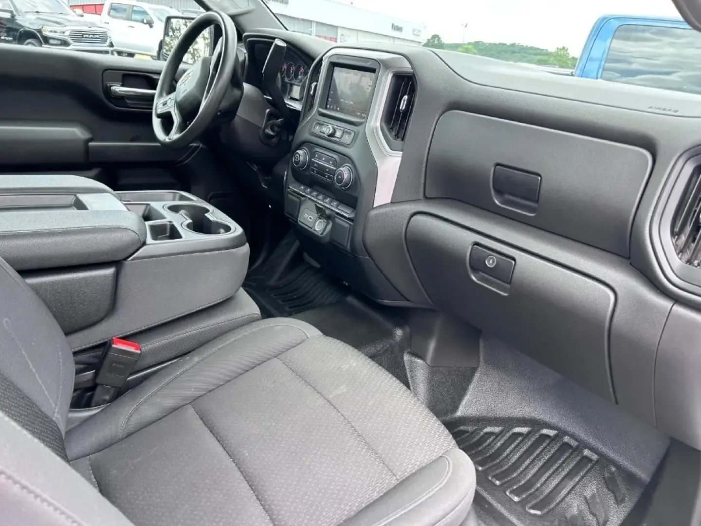 2024 /Jet Black Cloth Chevrolet Silverado 1500 WT (3GCNAAED3RG) with an 5.3L engine, located at 970 Woodlawn Dr., Farmington, MO, 63640, (573) 431-7800, 37.825642, -90.468674 - **Discover Your Next Adventure with This 2024 Chevrolet Silverado 1500 WT at Pettus CDJR Farmington!**<br /> <br /> Are you ready to elevate your lifestyle with a reliable truck that can handle anything from family road trips to weekend adventures? Look no further than this stunning 2024 Chevrolet S - Photo#5