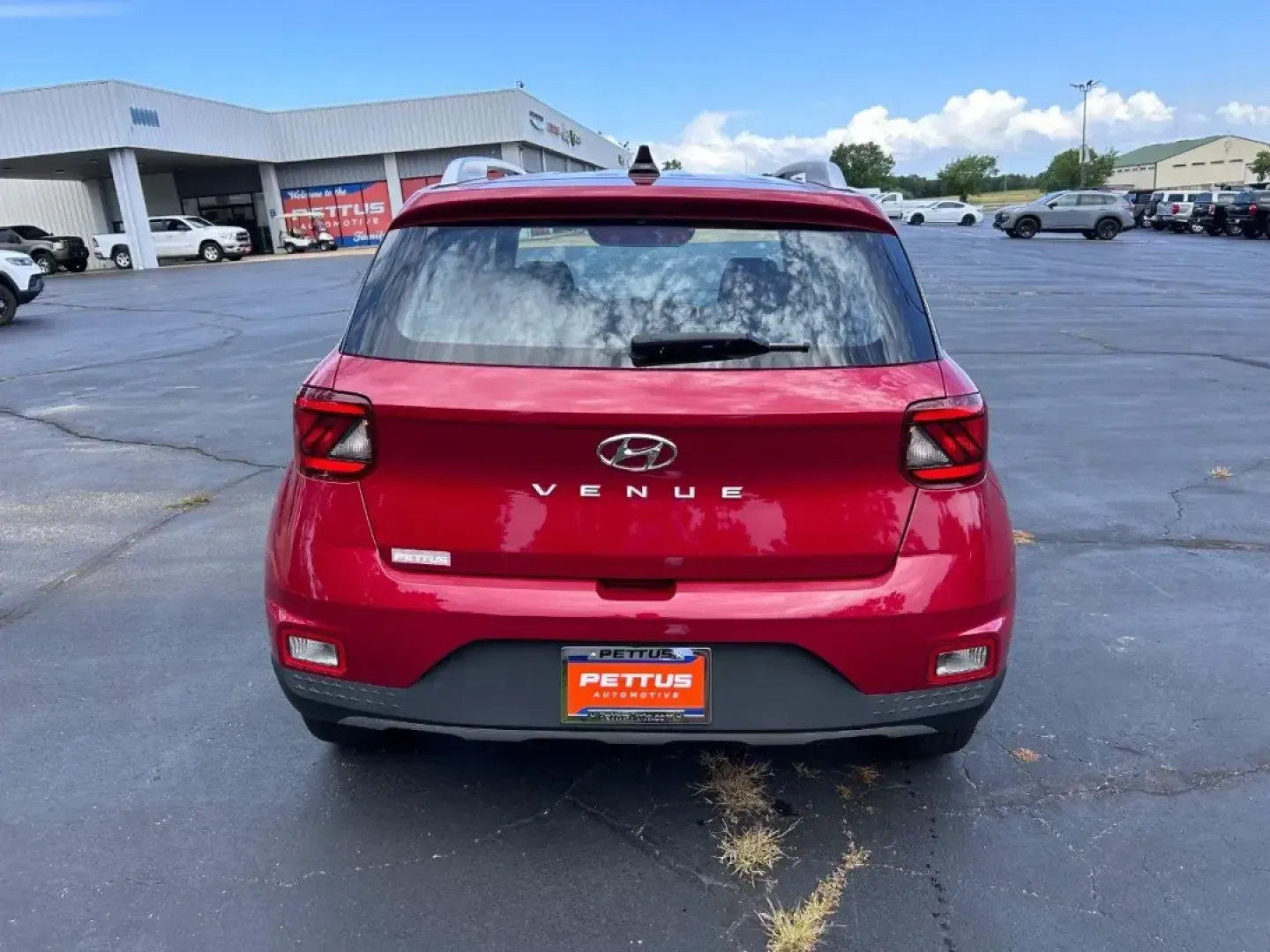 2022 /Black Cloth Hyundai Venue SEL (KMHRC8A34NU) with an 1.6L DPI DOHC 16-Valve I4 CVVT engine, Automatic transmission, located at 970 Woodlawn Dr., Farmington, MO, 63640, (573) 431-7800, 37.825642, -90.468674 - **Elevate Your Daily Commute with the 2022 Hyundai Venue SEL Perfect for Every Lifestyle!**<br /> <br /> Are you searching for a compact SUV that seamlessly blends style, comfort, and fuel efficiency? Look no further! The 2022 Hyundai Venue SEL is designed for those who value practicality without s - Photo#3