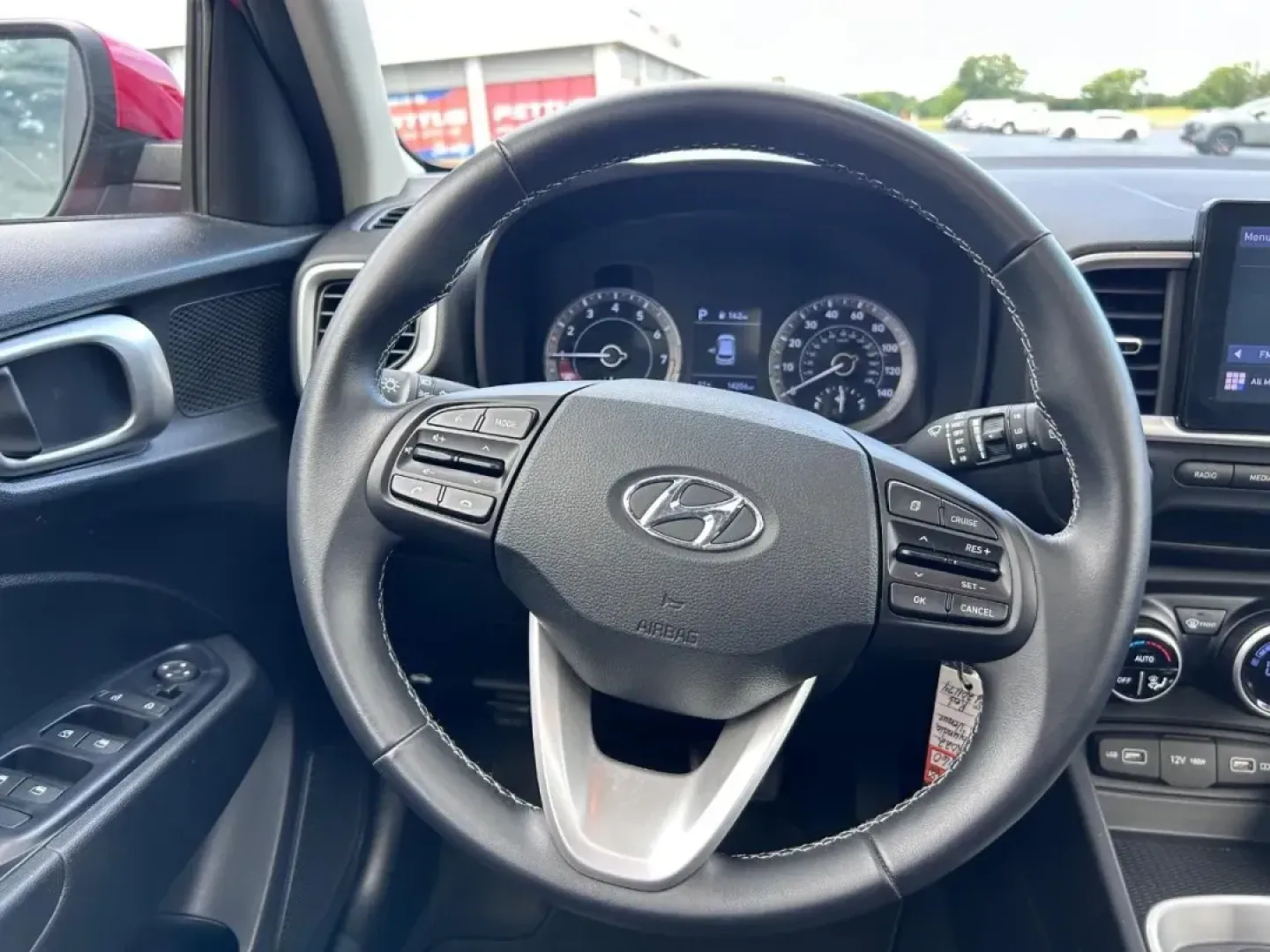 2022 /Black Cloth Hyundai Venue SEL (KMHRC8A34NU) with an 1.6L DPI DOHC 16-Valve I4 CVVT engine, Automatic transmission, located at 970 Woodlawn Dr., Farmington, MO, 63640, (573) 431-7800, 37.825642, -90.468674 - **Elevate Your Daily Commute with the 2022 Hyundai Venue SEL Perfect for Every Lifestyle!**<br /> <br /> Are you searching for a compact SUV that seamlessly blends style, comfort, and fuel efficiency? Look no further! The 2022 Hyundai Venue SEL is designed for those who value practicality without s - Photo#9