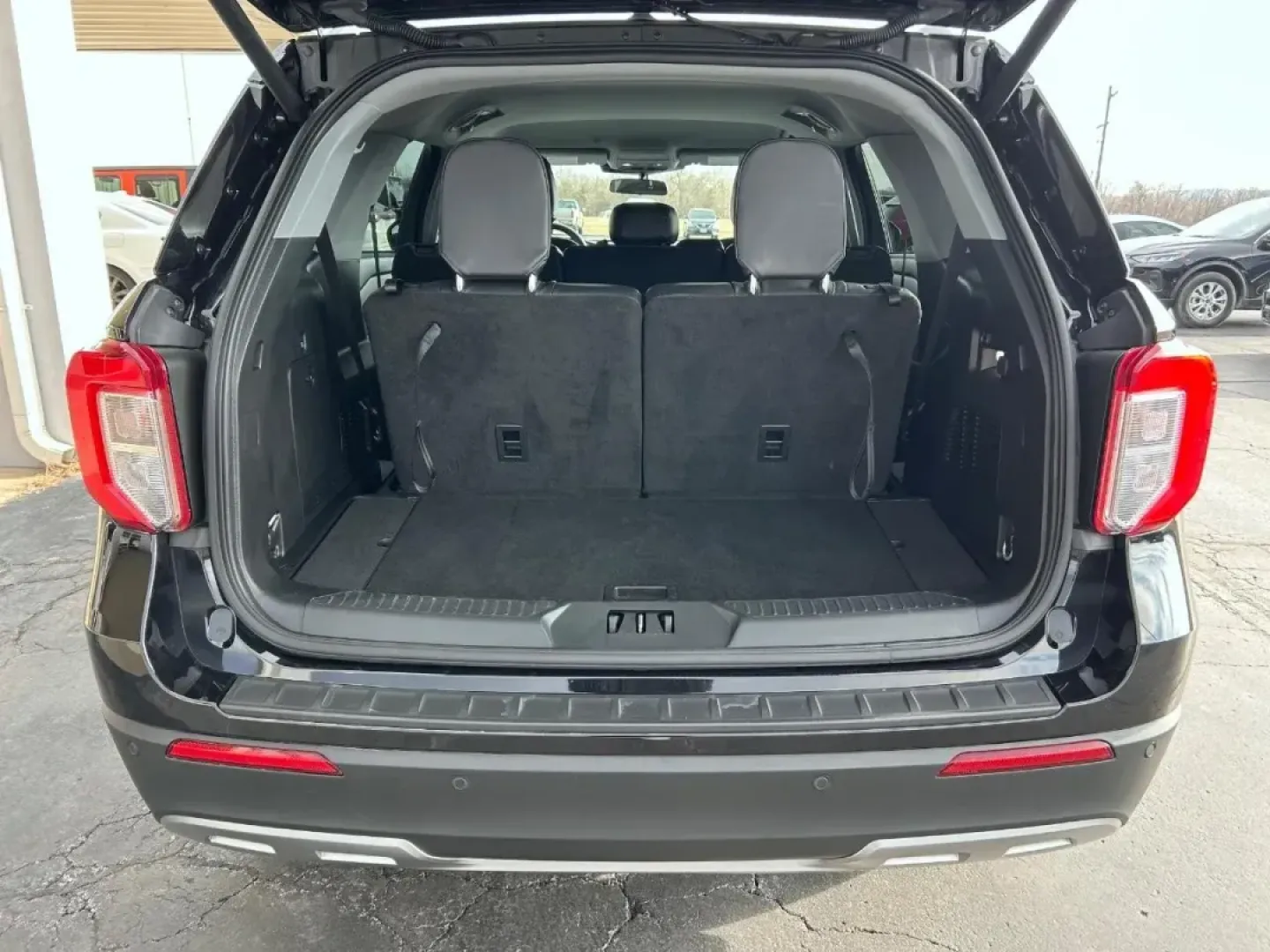 2023 /Ebony Leather Ford Explorer XLT (1FMSK8DH6PG) with an 2.3L EcoBoost I-4 engine, Automatic transmission, located at 141 Commercial Dr, Fredericktown, MO, 63645, (573) 783-6432, 37.570087, -90.320648 - Are you ready to elevate your family adventures or weekend getaways? Look no further than this stunning 2023 Ford Explorer XLT, available now at Pettus Ford Fredericktown. Located at 141 Commercial Drive in Fredericktown, MO, our OEM dealership offers a diverse selection of quality used vehicles tha - Photo#3