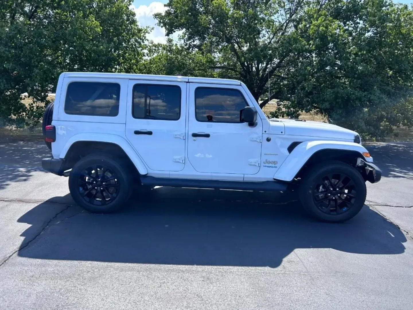 2022 /Black Leather Jeep Wrangler Unlimited Sahara 4xe (1C4JJXP68NW) with an 2.0L I4 DOHC DI Turbo PHEV engine, Automatic transmission, located at 970 Woodlawn Dr., Farmington, MO, 63640, (573) 431-7800, 37.825642, -90.468674 - ### Adventure Awaits with the 2022 Jeep Wrangler Unlimited Sahara 4xe!<br /> <br /> Are you ready to elevate your outdoor adventures and daily commuting with style and confidence? The 2022 Jeep Wrangler Unlimited Sahara 4xe is the perfect companion for those who crave the thrill of off-road explorat - Photo#1