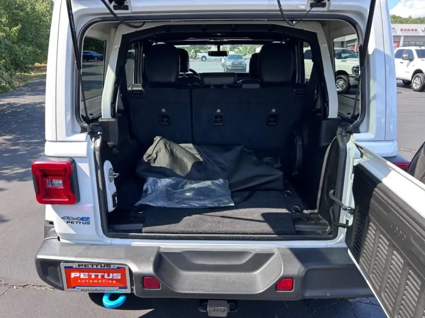 2022 /Black Leather Jeep Wrangler Unlimited Sahara 4xe (1C4JJXP68NW) with an 2.0L I4 DOHC DI Turbo PHEV engine, Automatic transmission, located at 970 Woodlawn Dr., Farmington, MO, 63640, (573) 431-7800, 37.825642, -90.468674 - ### Adventure Awaits with the 2022 Jeep Wrangler Unlimited Sahara 4xe!<br /> <br /> Are you ready to elevate your outdoor adventures and daily commuting with style and confidence? The 2022 Jeep Wrangler Unlimited Sahara 4xe is the perfect companion for those who crave the thrill of off-road explorat - Photo#4