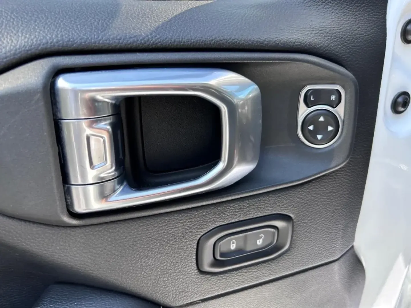 2022 /Black Leather Jeep Wrangler Unlimited Sahara 4xe (1C4JJXP68NW) with an 2.0L I4 DOHC DI Turbo PHEV engine, Automatic transmission, located at 970 Woodlawn Dr., Farmington, MO, 63640, (573) 431-7800, 37.825642, -90.468674 - ### Adventure Awaits with the 2022 Jeep Wrangler Unlimited Sahara 4xe!<br /> <br /> Are you ready to elevate your outdoor adventures and daily commuting with style and confidence? The 2022 Jeep Wrangler Unlimited Sahara 4xe is the perfect companion for those who crave the thrill of off-road explorat - Photo#17