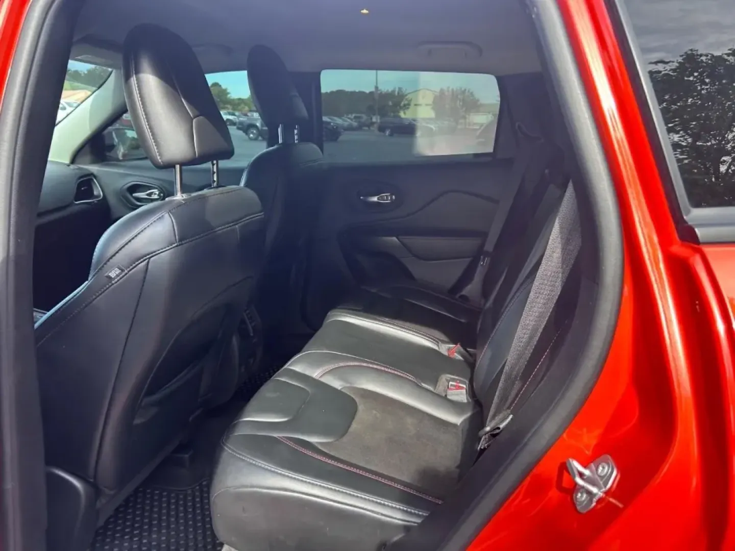 2021 /Black Leather Trimmed Jeep Cherokee Trailhawk (1C4PJMBX5MD) with an 3.2L V6 24V VVT engine, Automatic transmission, located at 970 Woodlawn Dr., Farmington, MO, 63640, (573) 431-7800, 37.825642, -90.468674 - **Adventure Awaits with This 2021 Jeep Cherokee Trailhawk** <br /> <br /> Are you ready to elevate your weekend adventures or family road trips? This rugged yet refined 2021 Jeep Cherokee Trailhawk is the perfect vehicle for those who crave exploration without sacrificing comfort. Designed for both - Photo#9