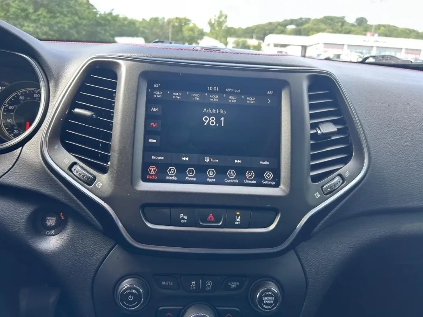 2021 /Black Leather Trimmed Jeep Cherokee Trailhawk (1C4PJMBX5MD) with an 3.2L V6 24V VVT engine, Automatic transmission, located at 970 Woodlawn Dr., Farmington, MO, 63640, (573) 431-7800, 37.825642, -90.468674 - **Adventure Awaits with This 2021 Jeep Cherokee Trailhawk** <br /> <br /> Are you ready to elevate your weekend adventures or family road trips? This rugged yet refined 2021 Jeep Cherokee Trailhawk is the perfect vehicle for those who crave exploration without sacrificing comfort. Designed for both - Photo#14