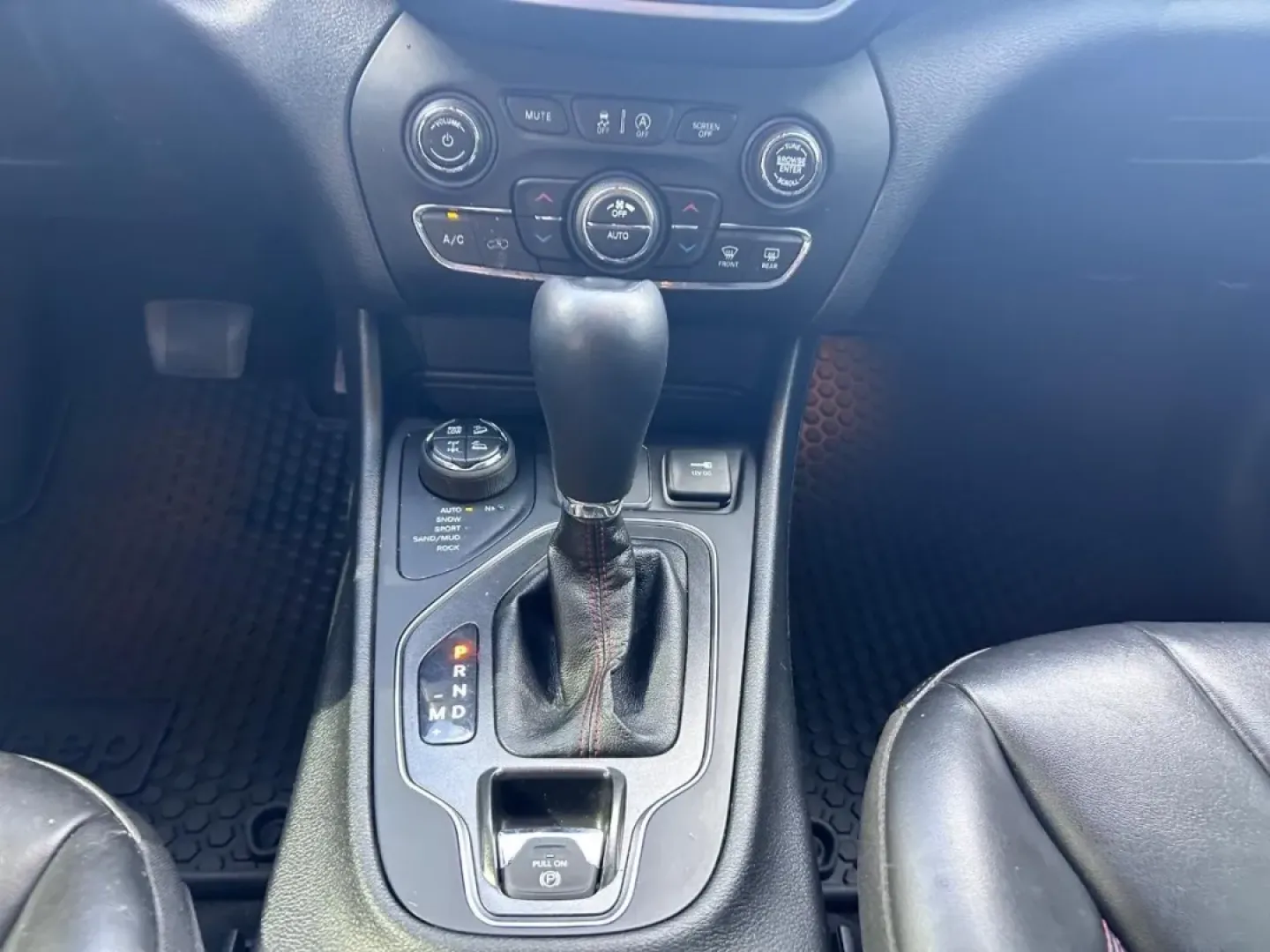 2021 /Black Leather Trimmed Jeep Cherokee Trailhawk (1C4PJMBX5MD) with an 3.2L V6 24V VVT engine, Automatic transmission, located at 970 Woodlawn Dr., Farmington, MO, 63640, (573) 431-7800, 37.825642, -90.468674 - **Adventure Awaits with This 2021 Jeep Cherokee Trailhawk** <br /> <br /> Are you ready to elevate your weekend adventures or family road trips? This rugged yet refined 2021 Jeep Cherokee Trailhawk is the perfect vehicle for those who crave exploration without sacrificing comfort. Designed for both - Photo#16