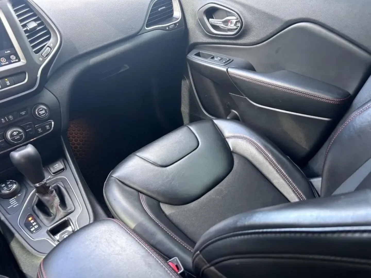 2021 /Black Leather Trimmed Jeep Cherokee Trailhawk (1C4PJMBX5MD) with an 3.2L V6 24V VVT engine, Automatic transmission, located at 970 Woodlawn Dr., Farmington, MO, 63640, (573) 431-7800, 37.825642, -90.468674 - **Adventure Awaits with This 2021 Jeep Cherokee Trailhawk** <br /> <br /> Are you ready to elevate your weekend adventures or family road trips? This rugged yet refined 2021 Jeep Cherokee Trailhawk is the perfect vehicle for those who crave exploration without sacrificing comfort. Designed for both - Photo#17